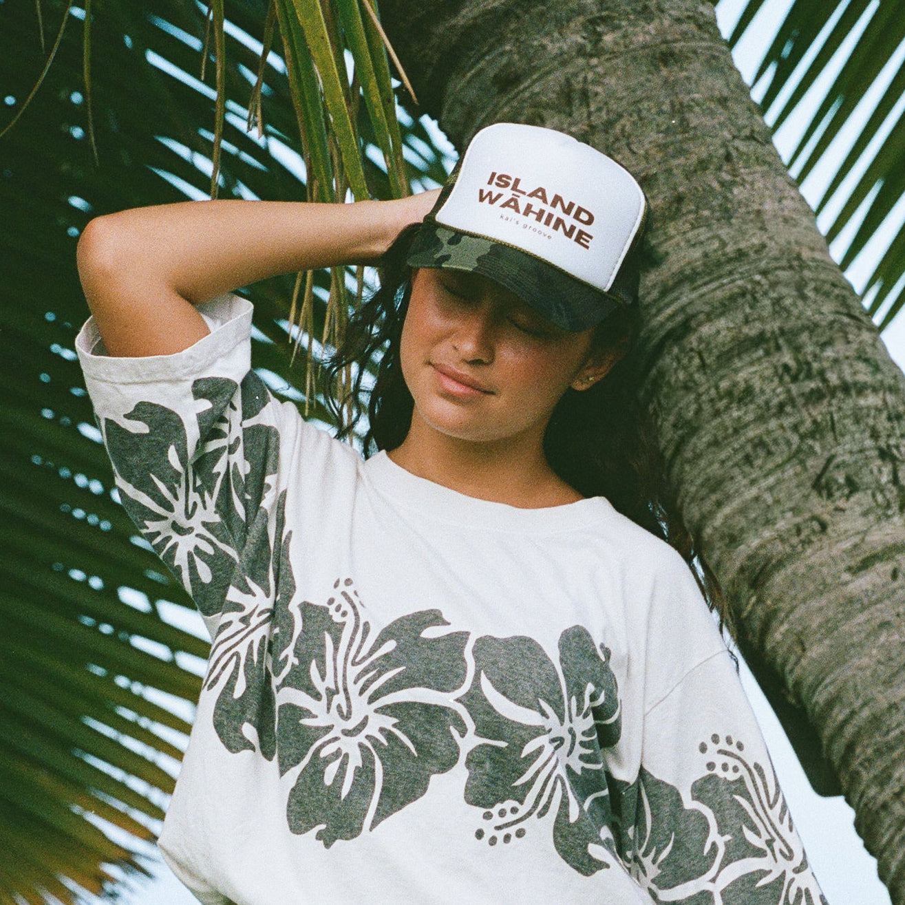 ISLAND WĀHINE - white/camo trucker hat