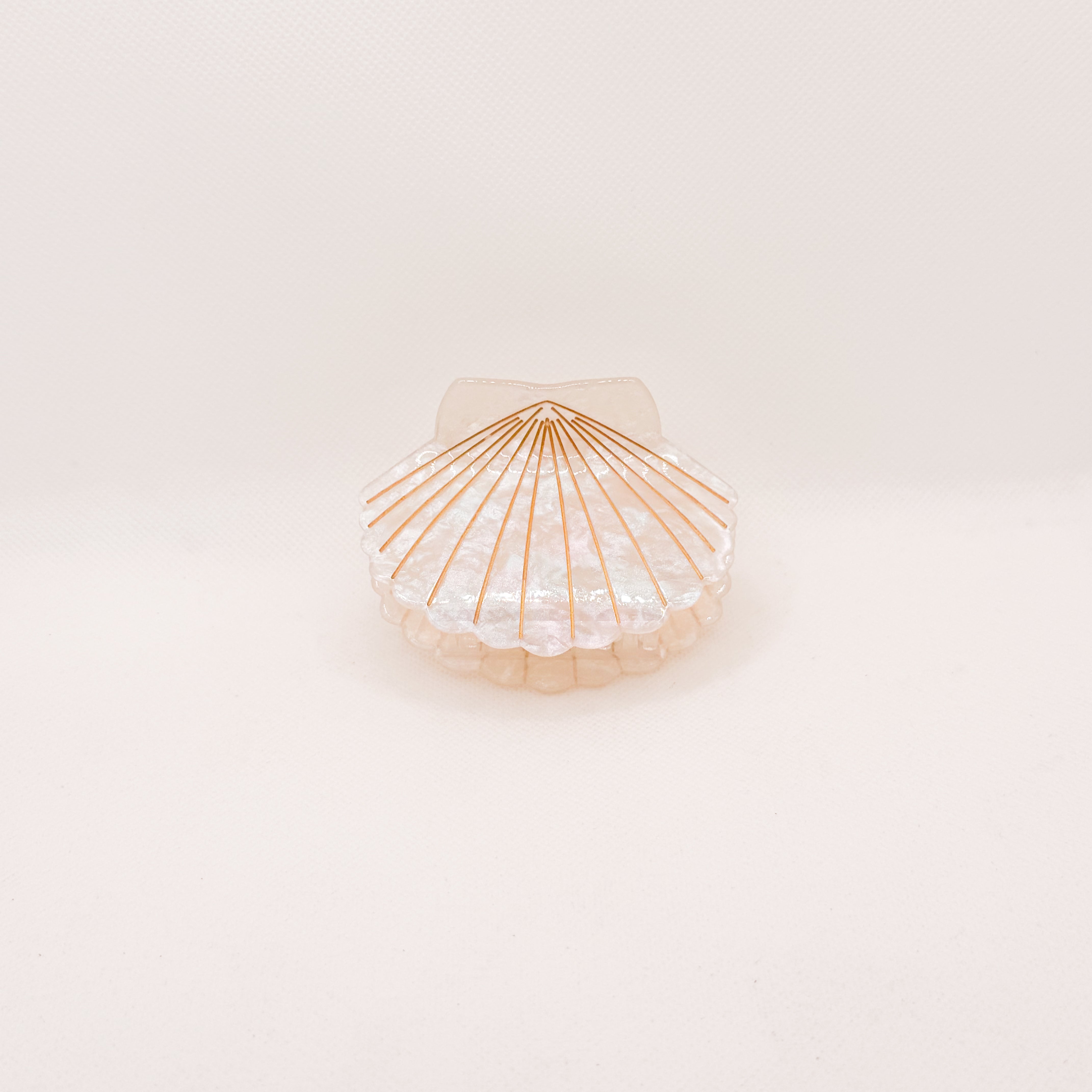 island pearl shell hair claw