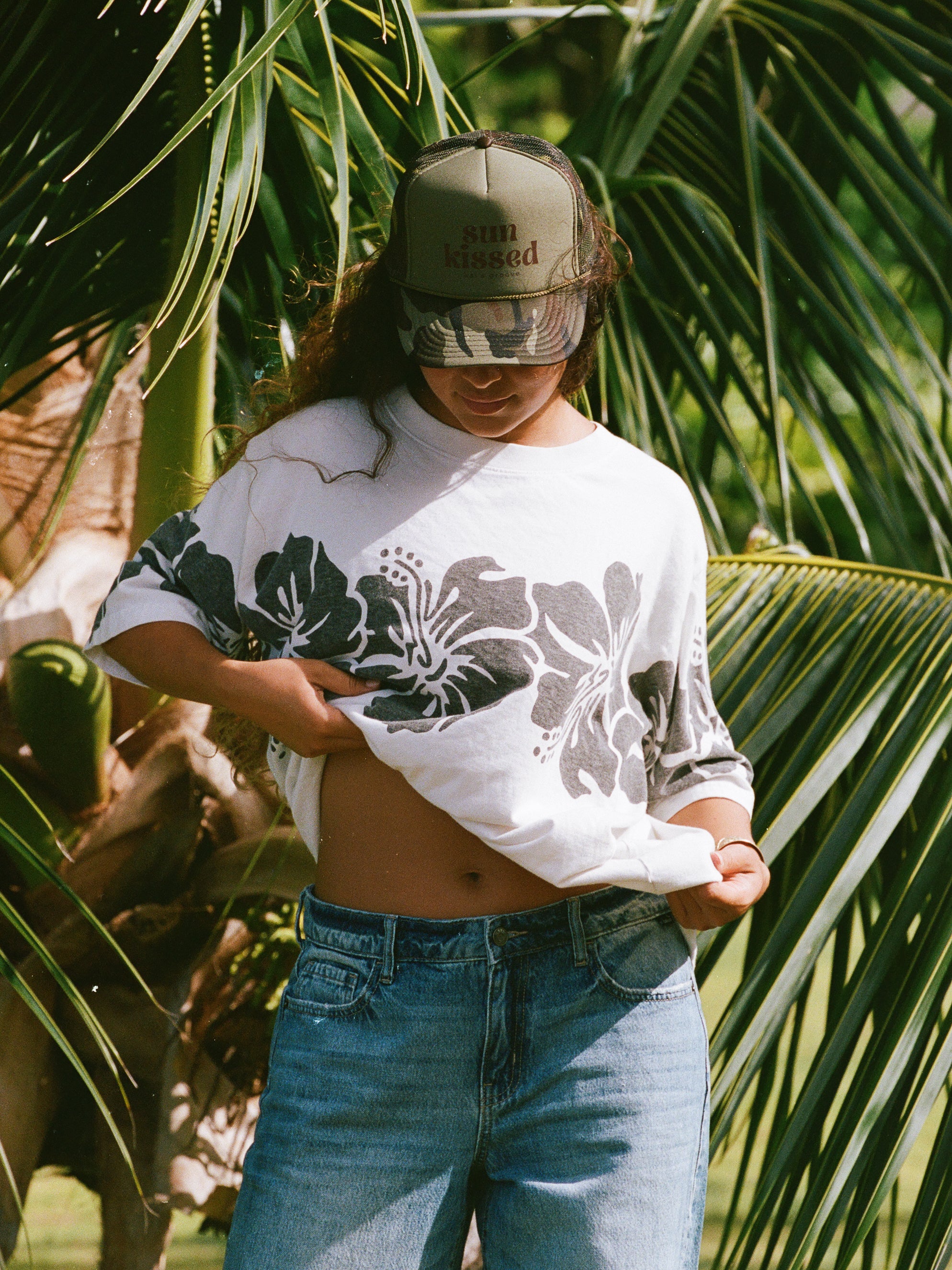 SUN KISSED dark green/camo trucker hat