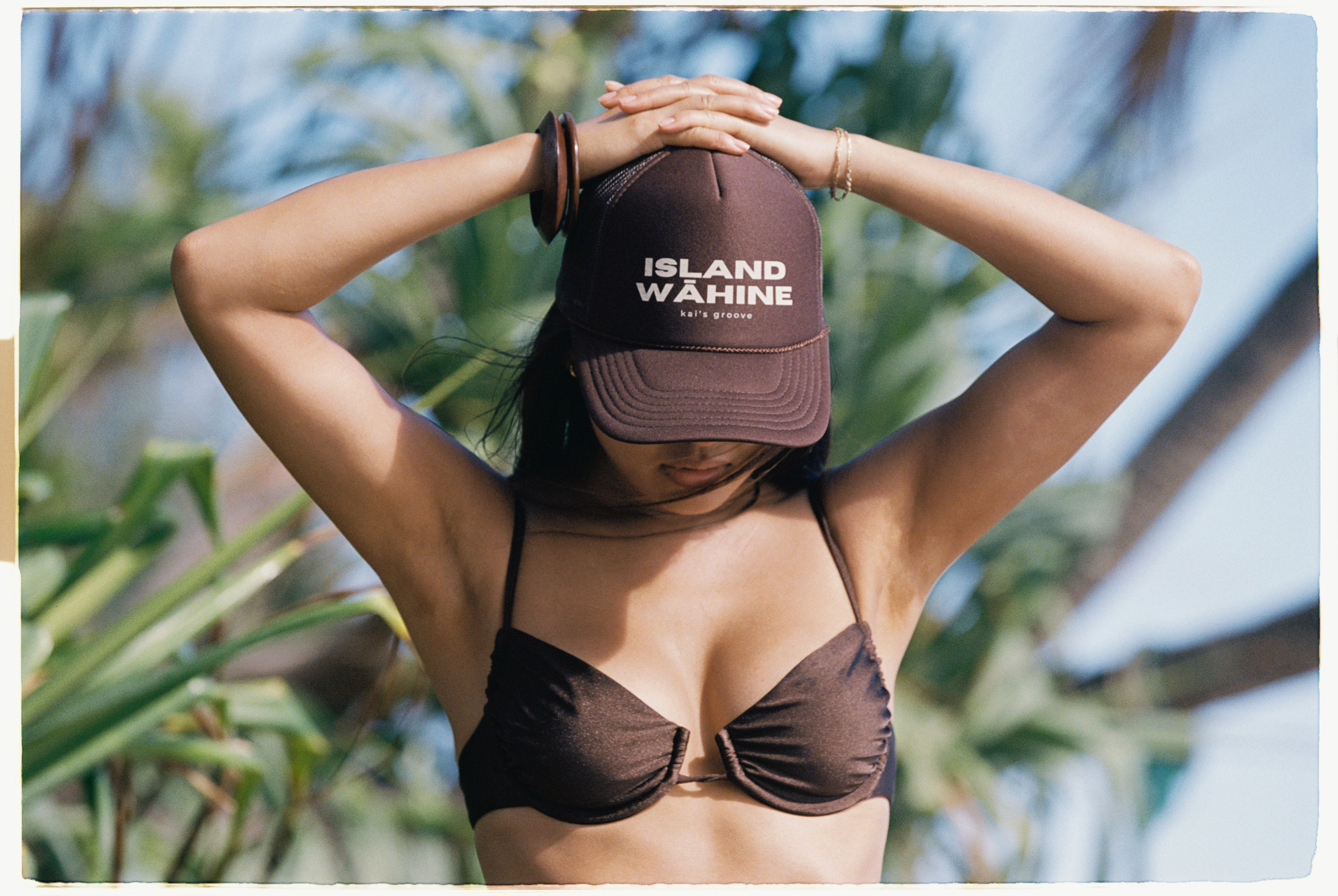 ISLAND WĀHINE brown trucker hat