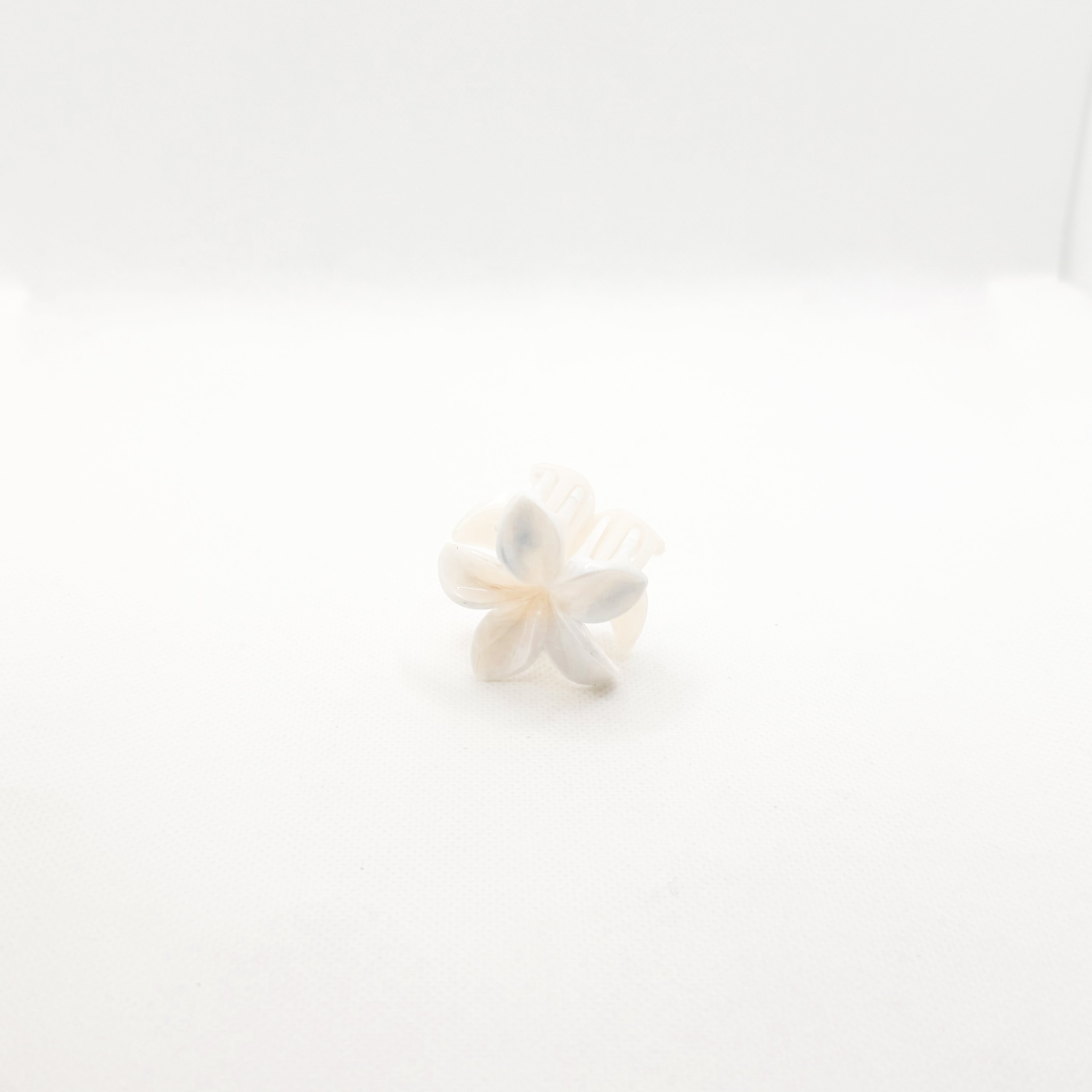 midi white plumeria hair clip