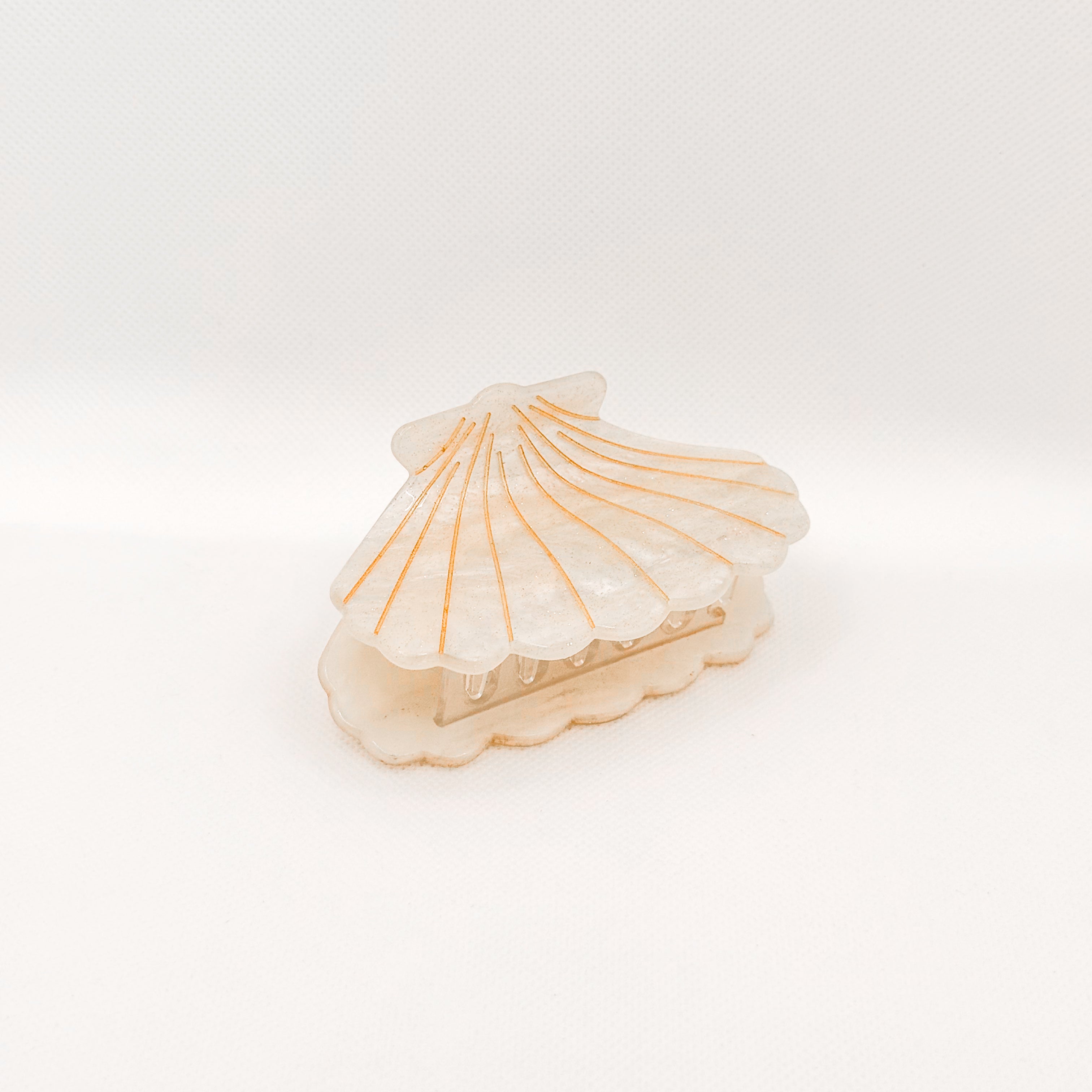 *PRE-ORDER* luminous shell hair claw