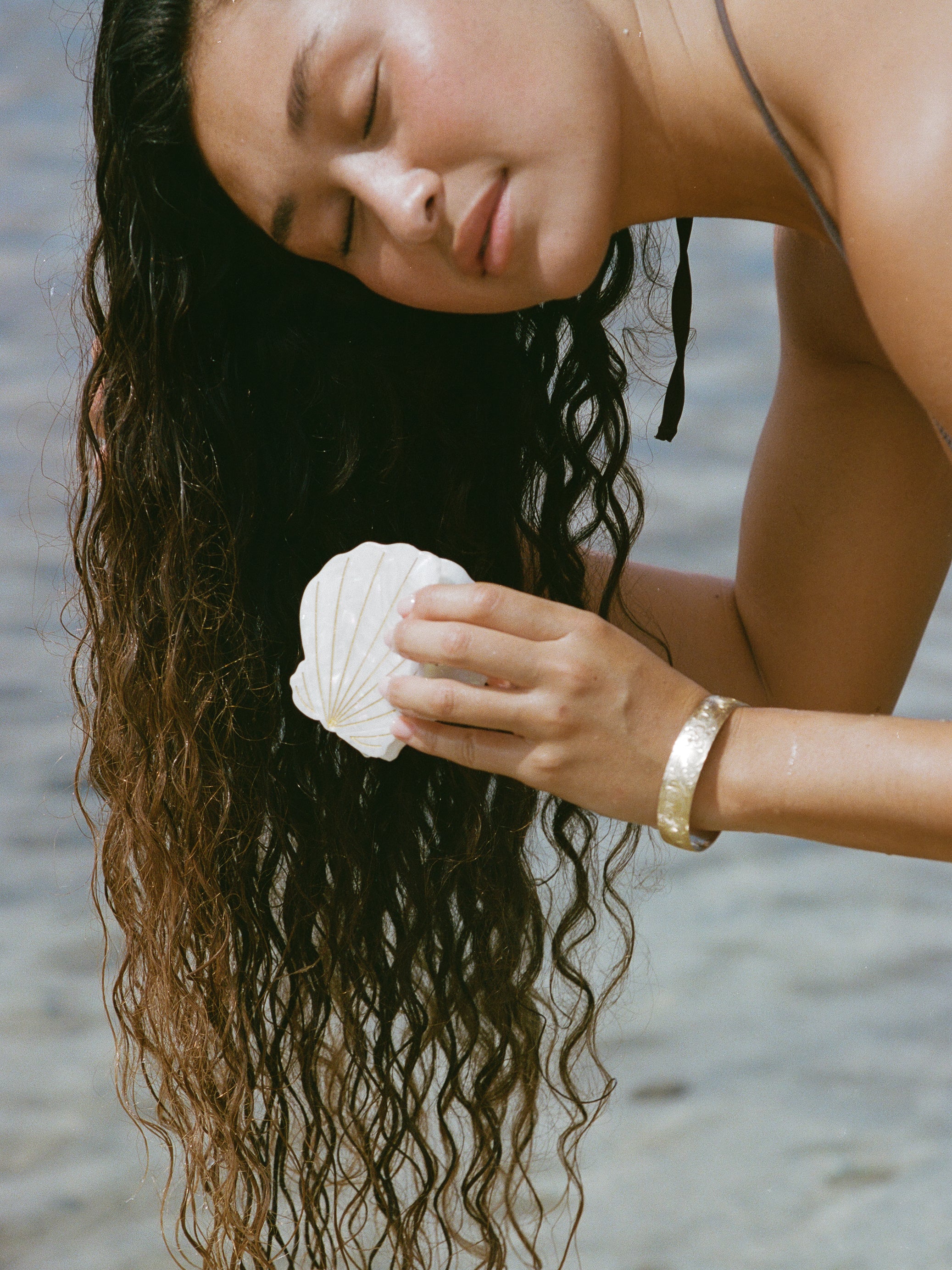 mother of pearl sea shell hair claw