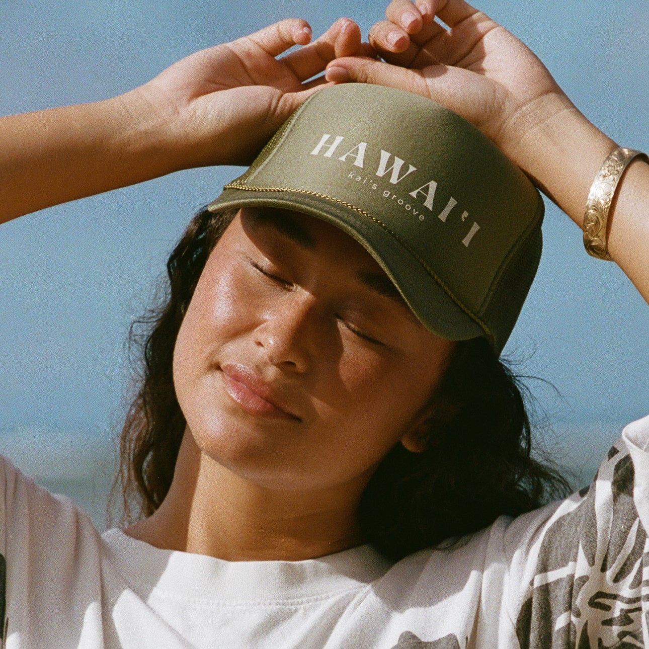 HAWAI’I green trucker hat