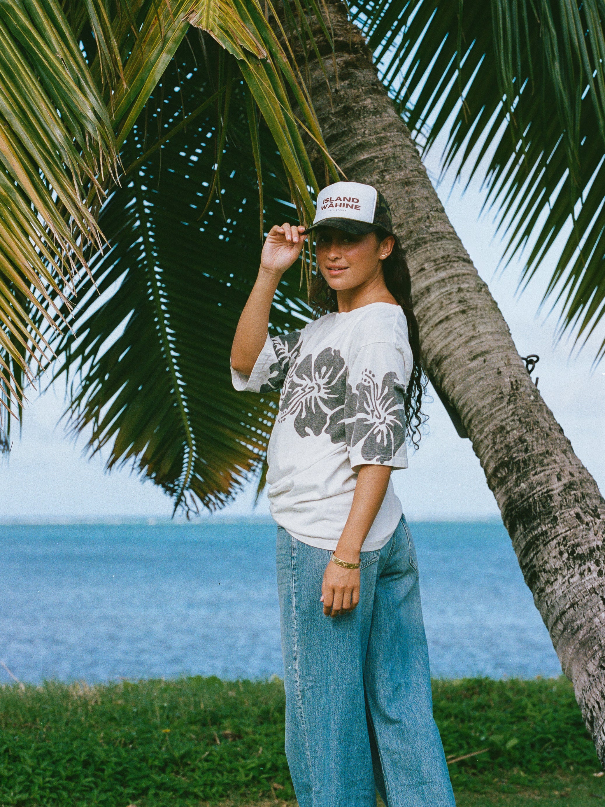 ISLAND WĀHINE - white/camo trucker hat
