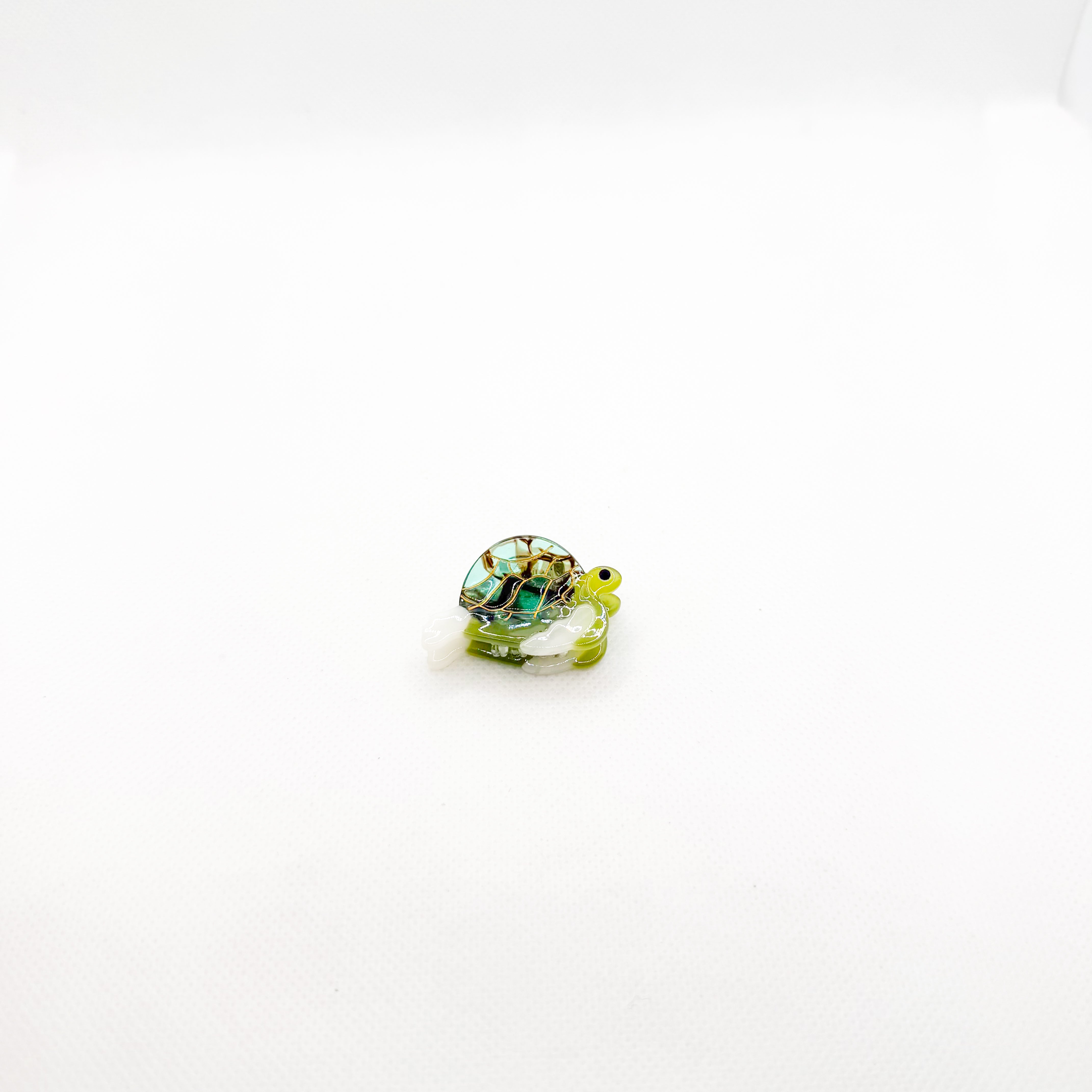 mini green “honu” sea turtle hair clip