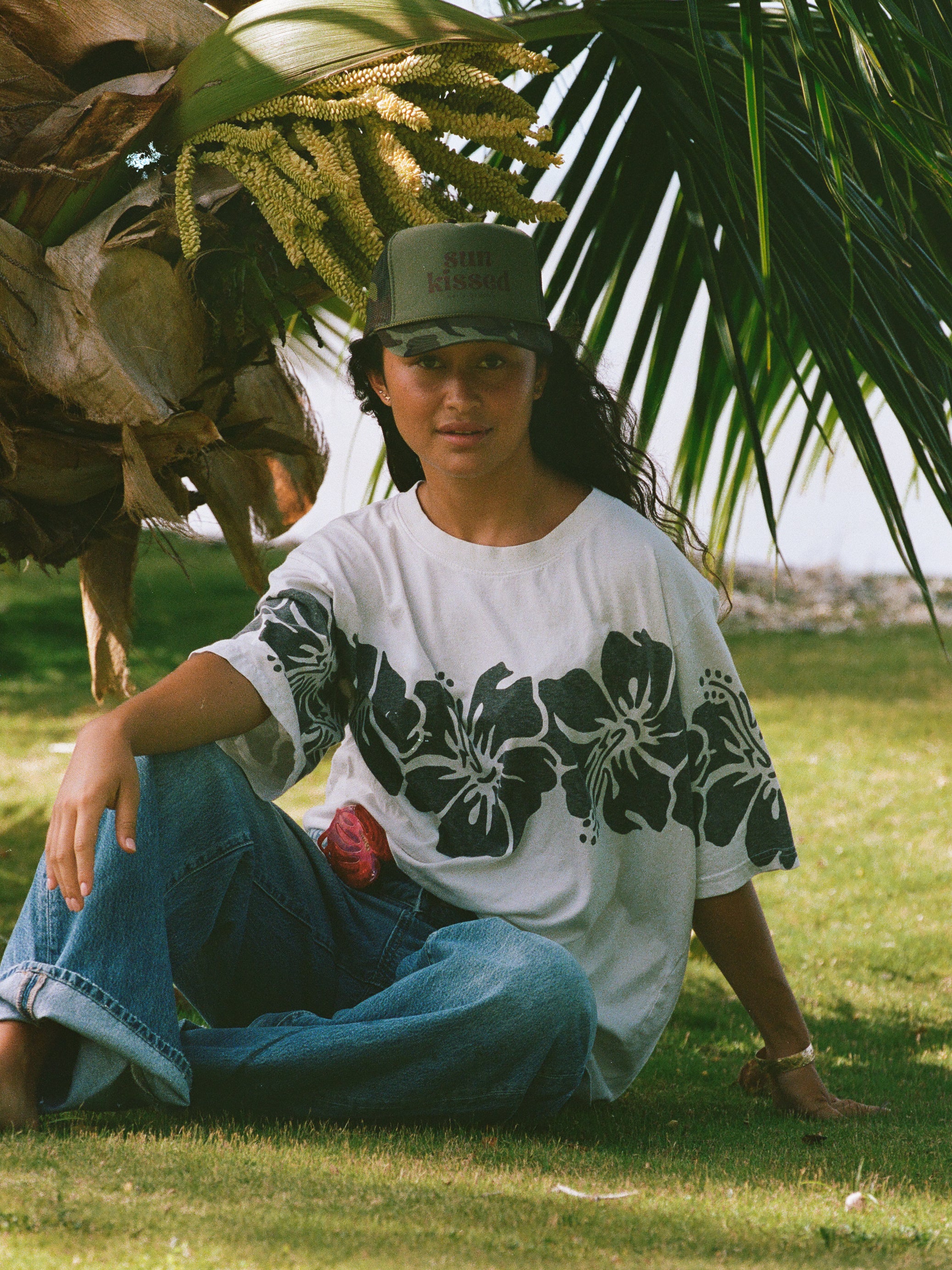 SUN KISSED dark green/camo trucker hat