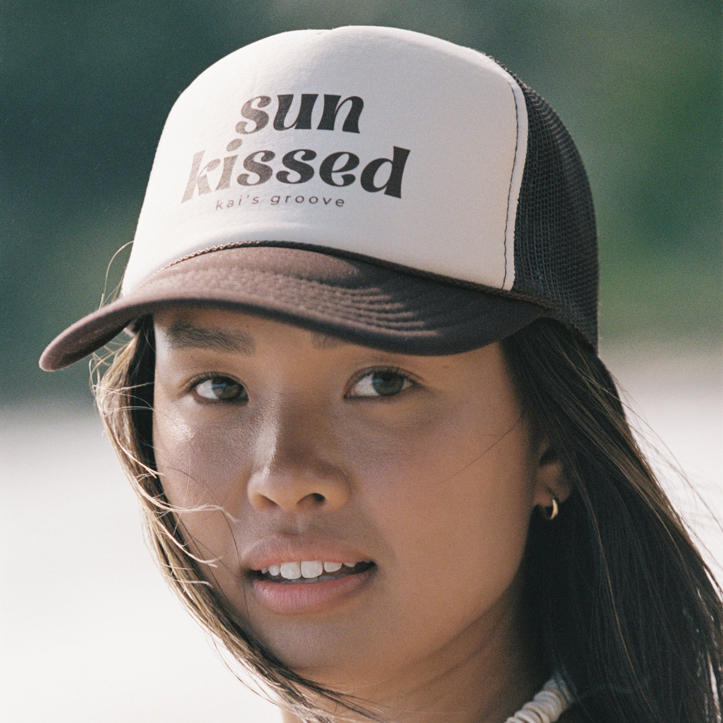 SUN KISSED brown/khaki trucker hat