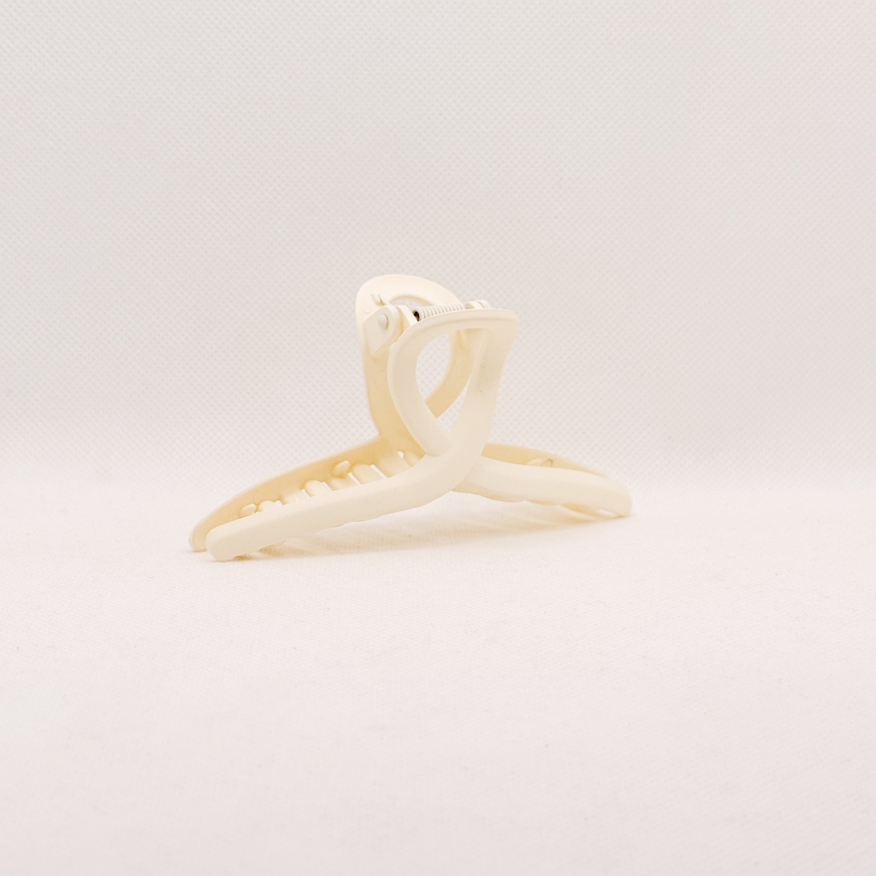 white twist hair claw