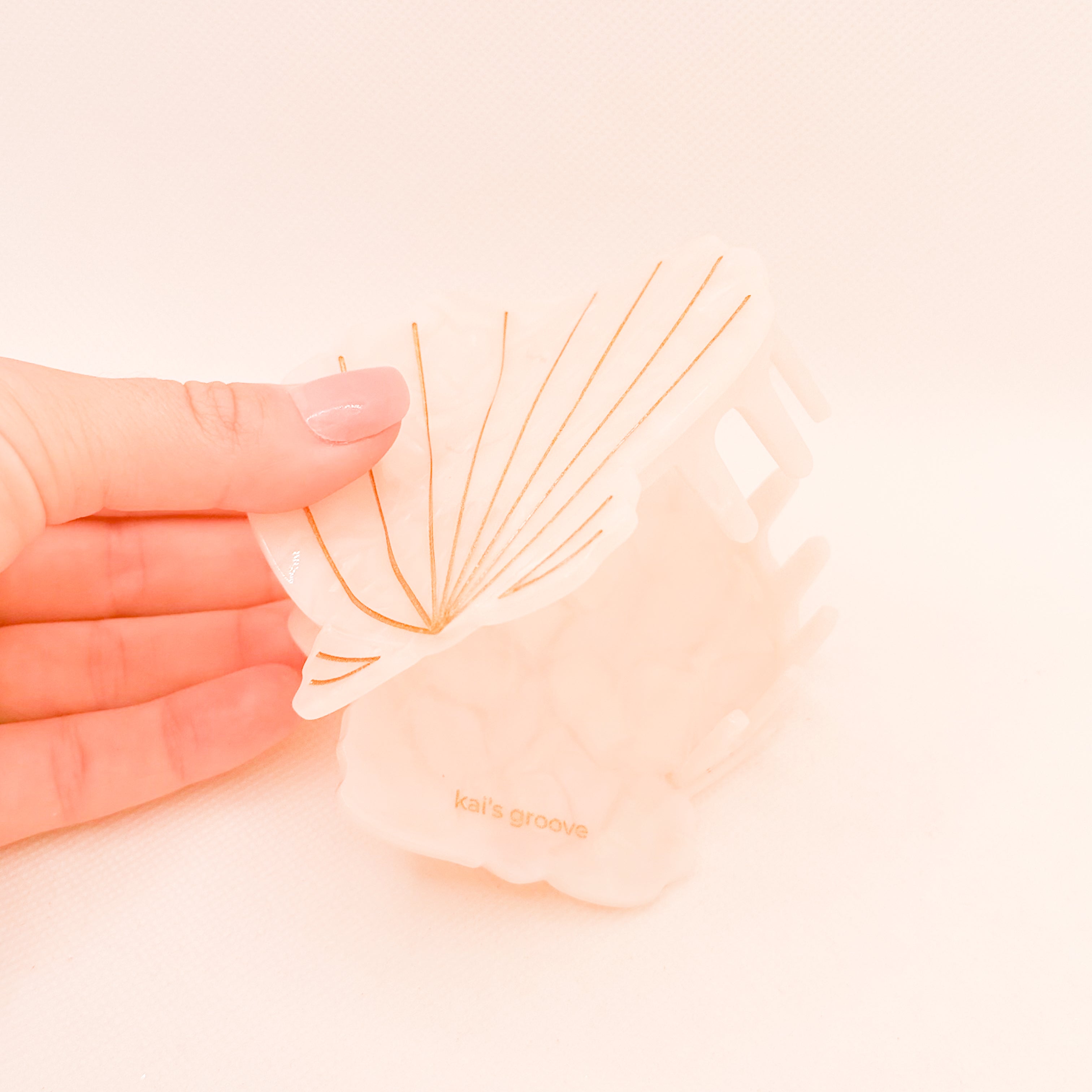 mother of pearl sea shell hair claw