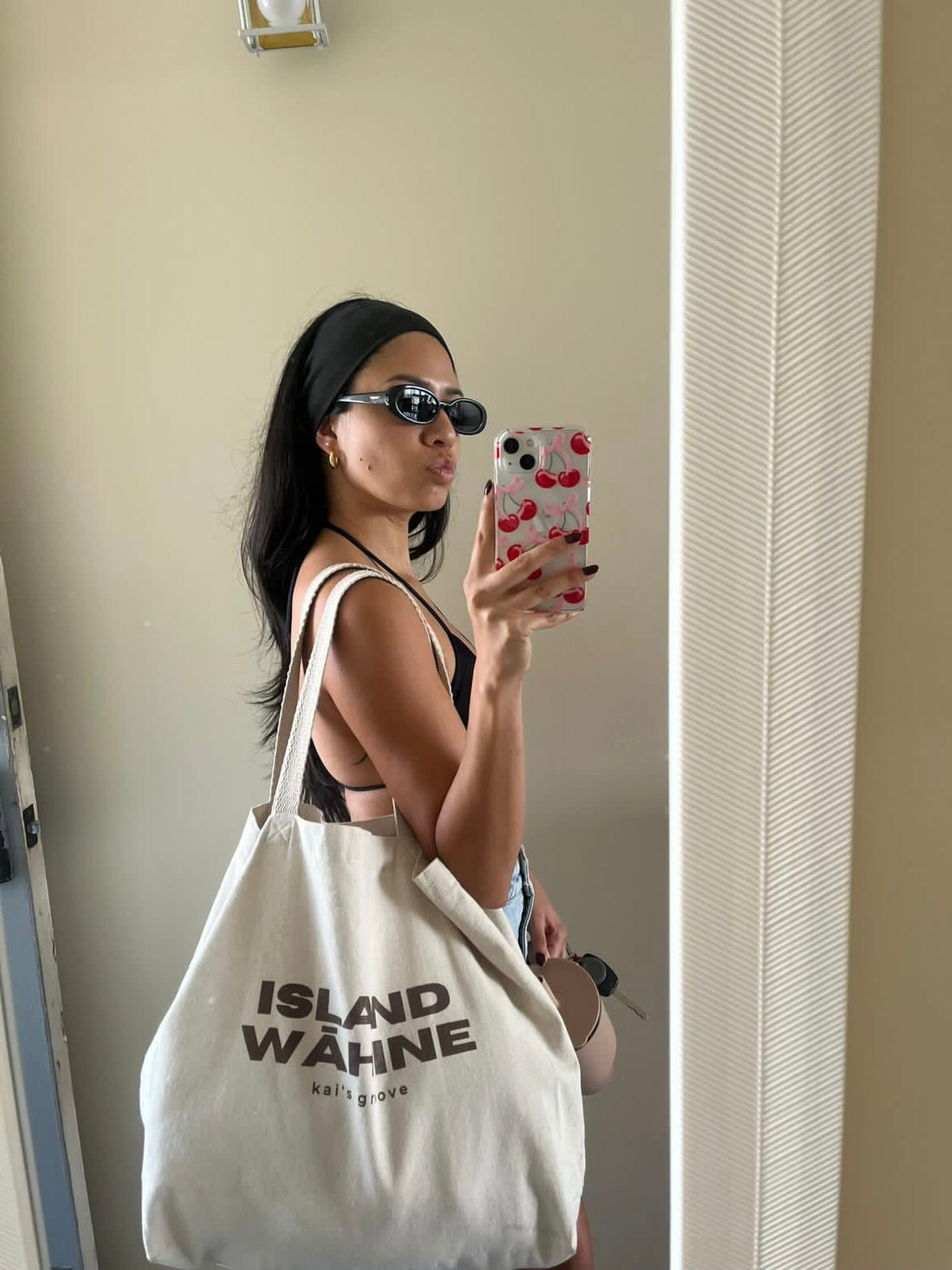 ISLAND WĀHINE (brown) tote bag