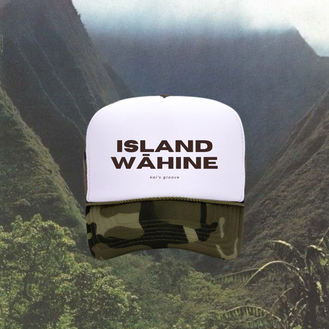 ISLAND WĀHINE - white/camo trucker hat