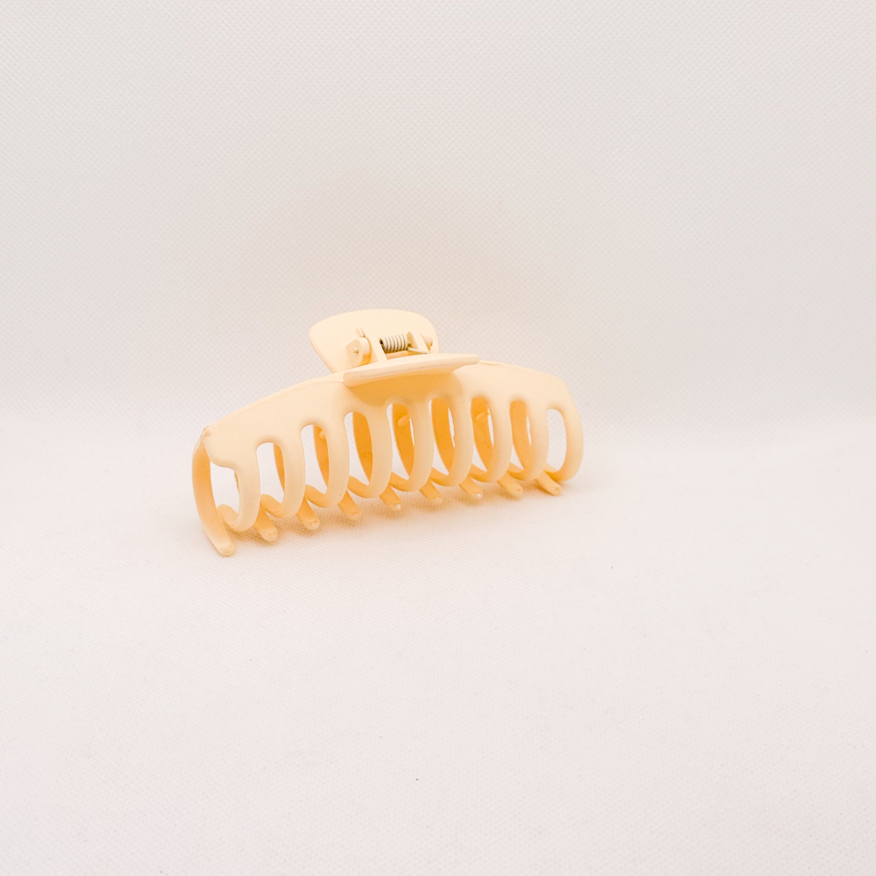 cream jumbo hair claw