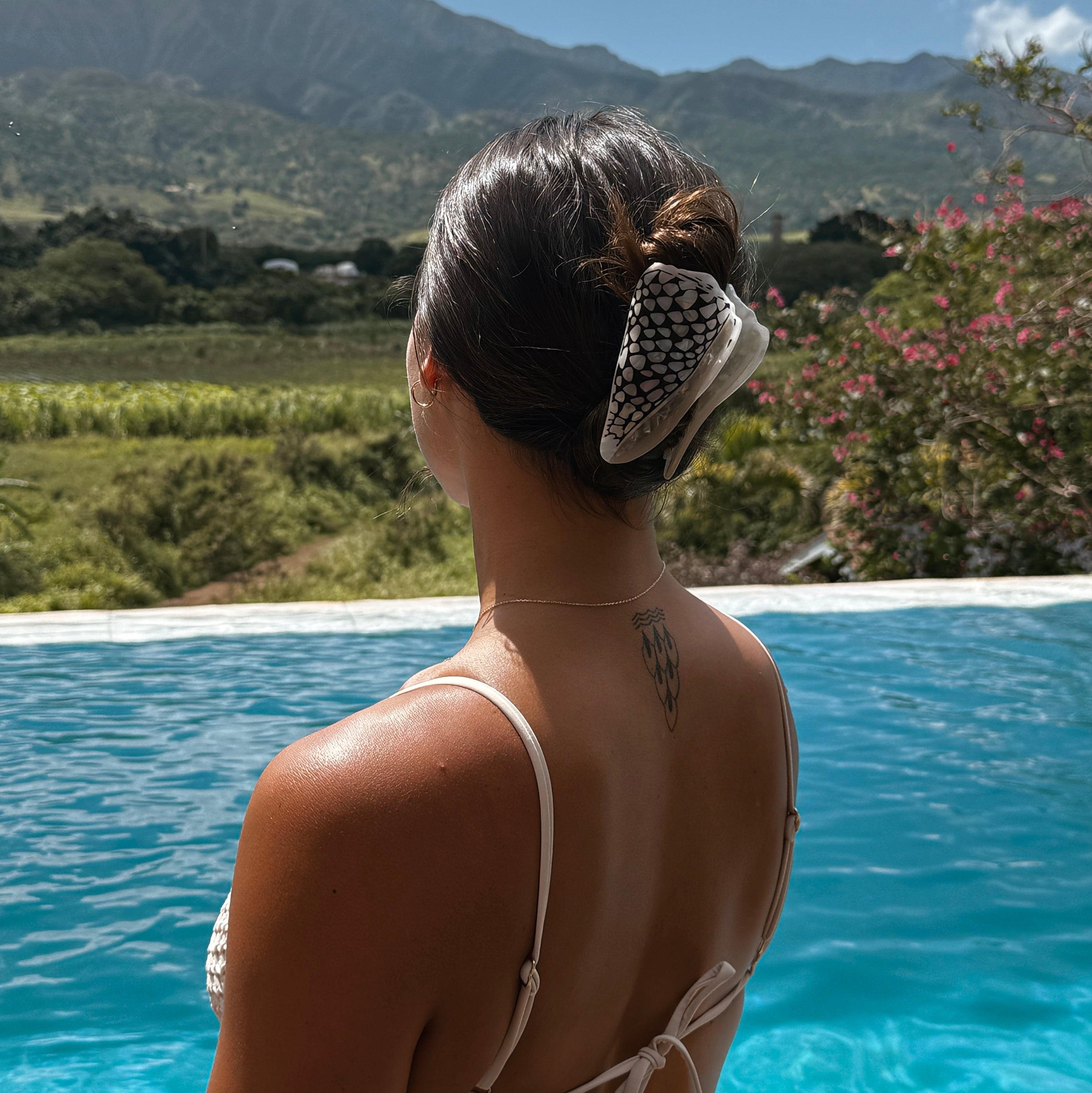 marble black cone shell hair claw