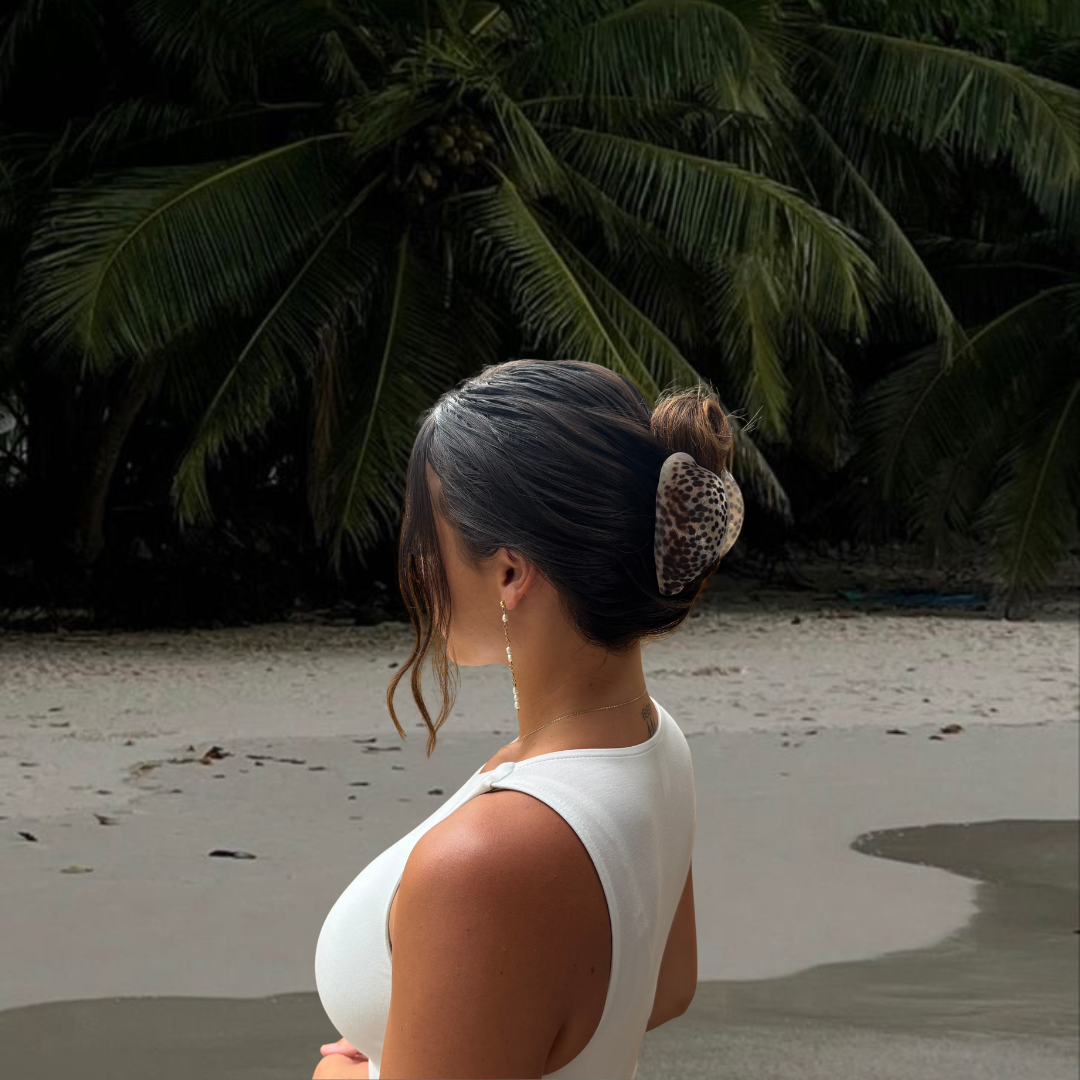 “leho” cowry shell hair claw