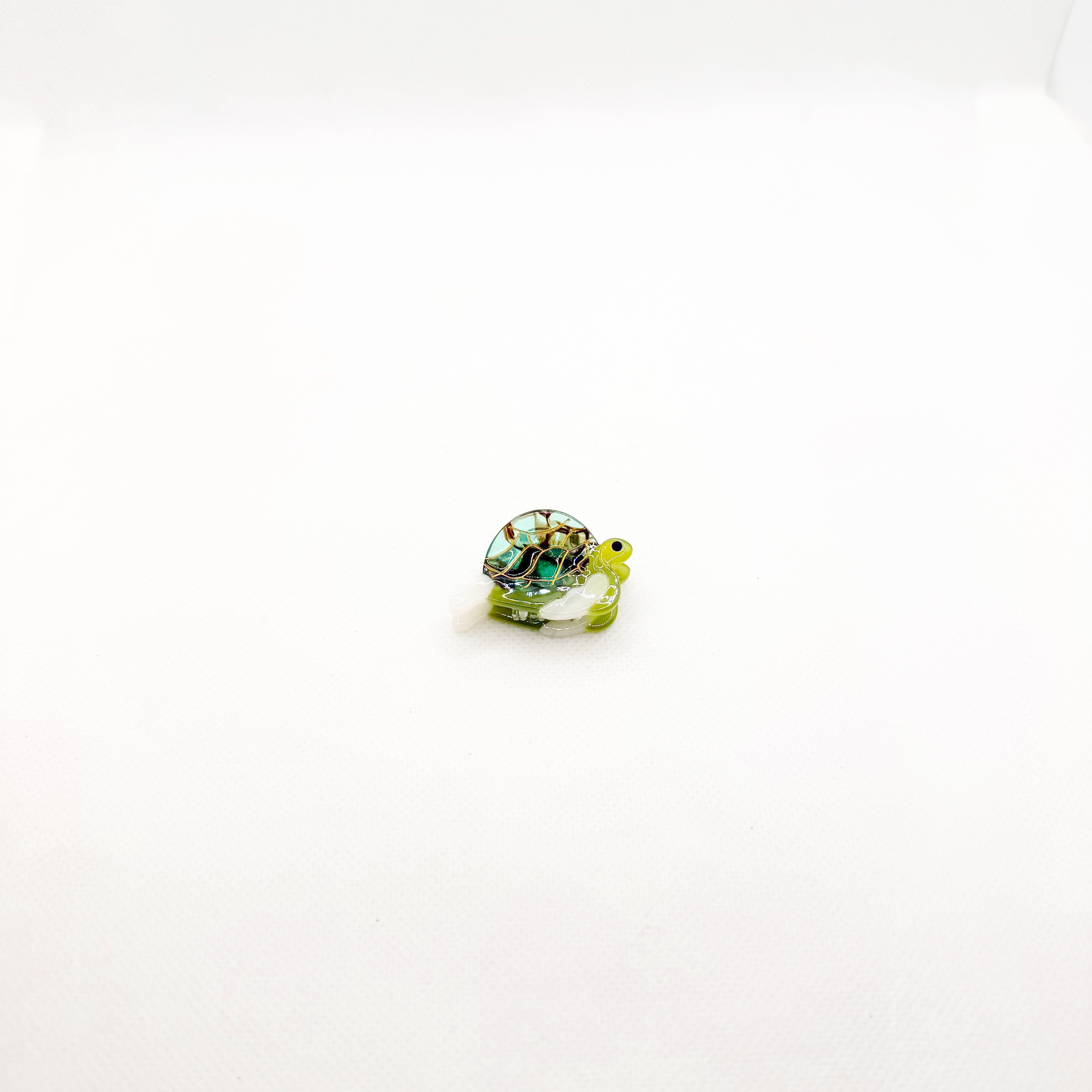 mini green “honu” sea turtle hair clip