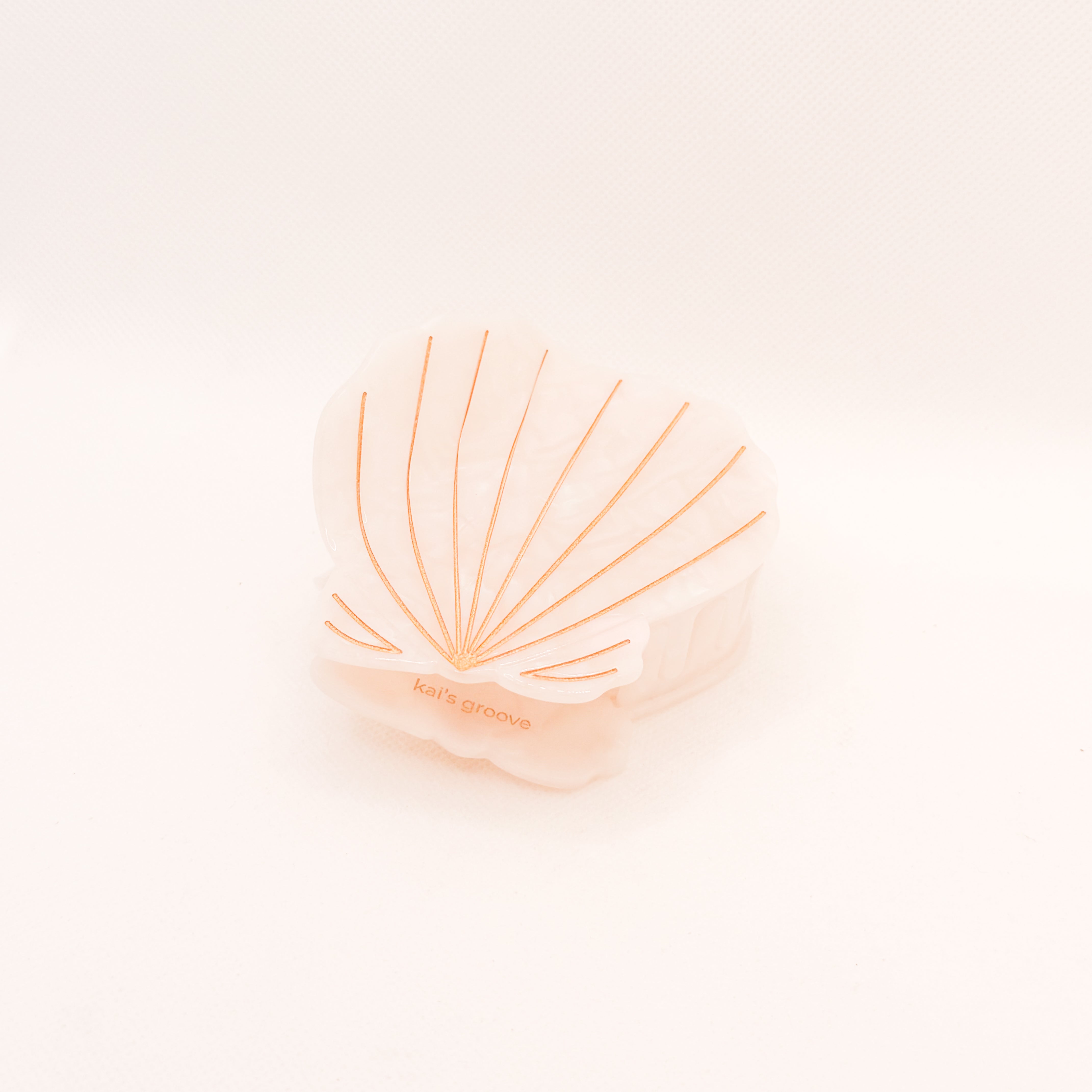 mother of pearl sea shell hair claw