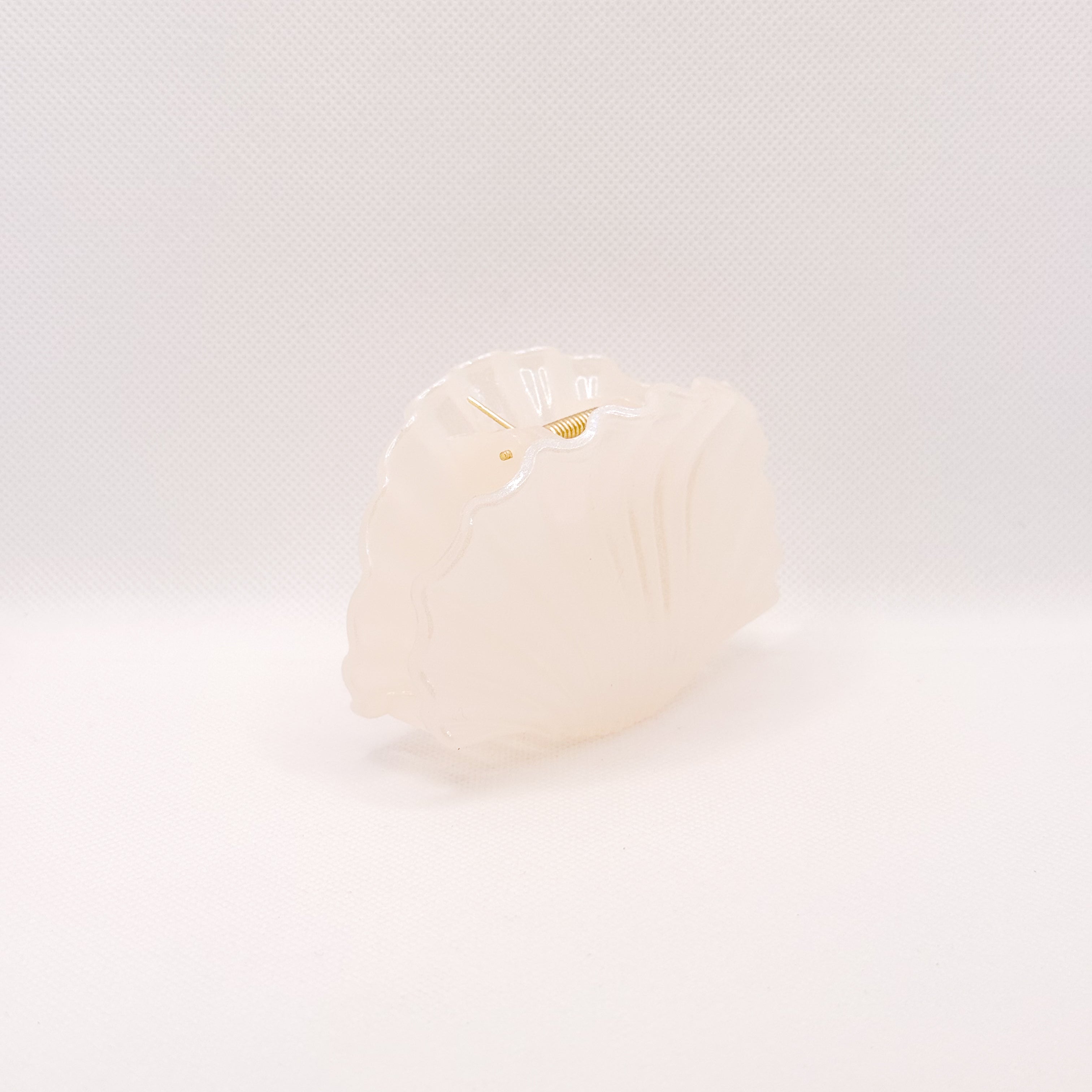 jumbo pearly shell hair clip