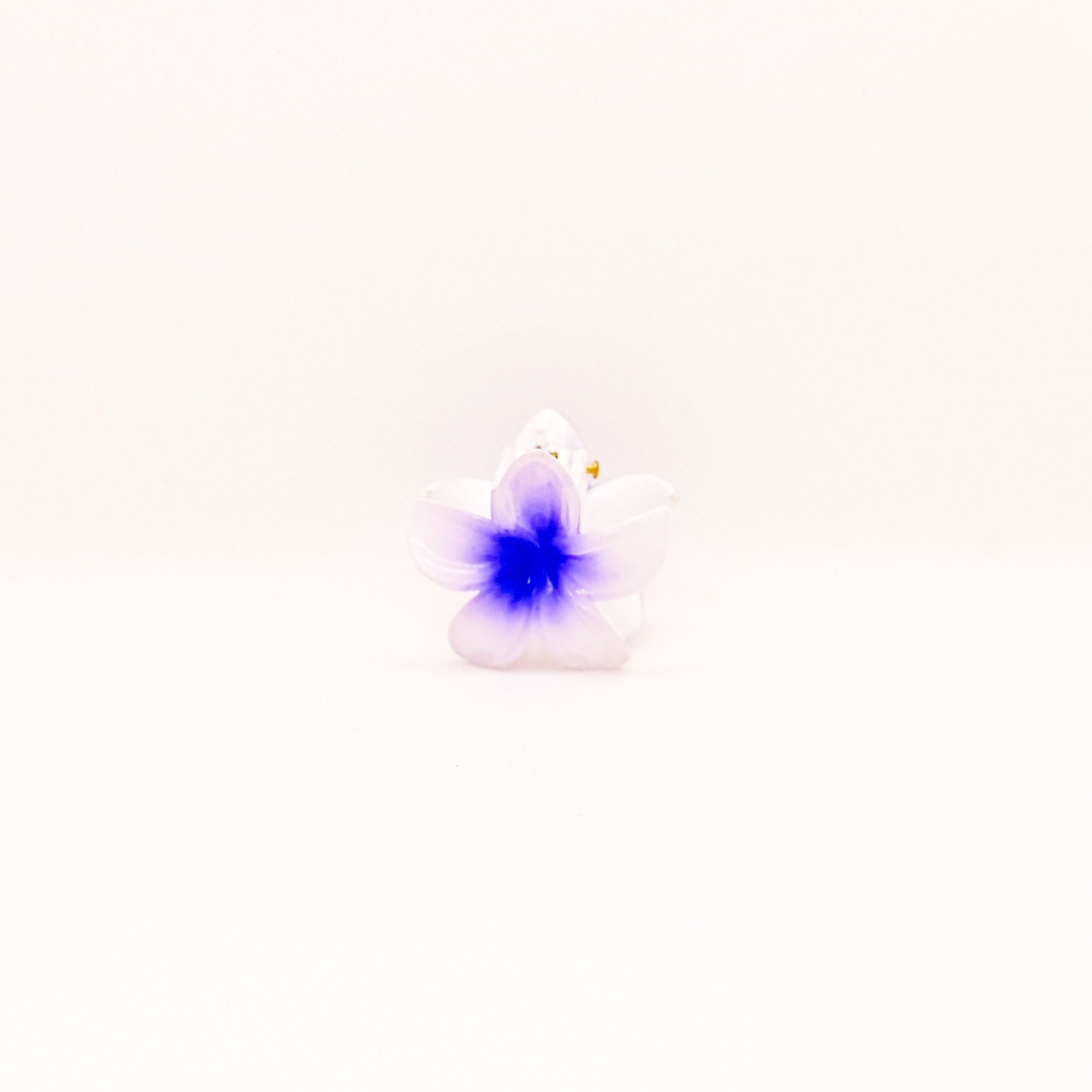 midi white & purple plumeria hair claw