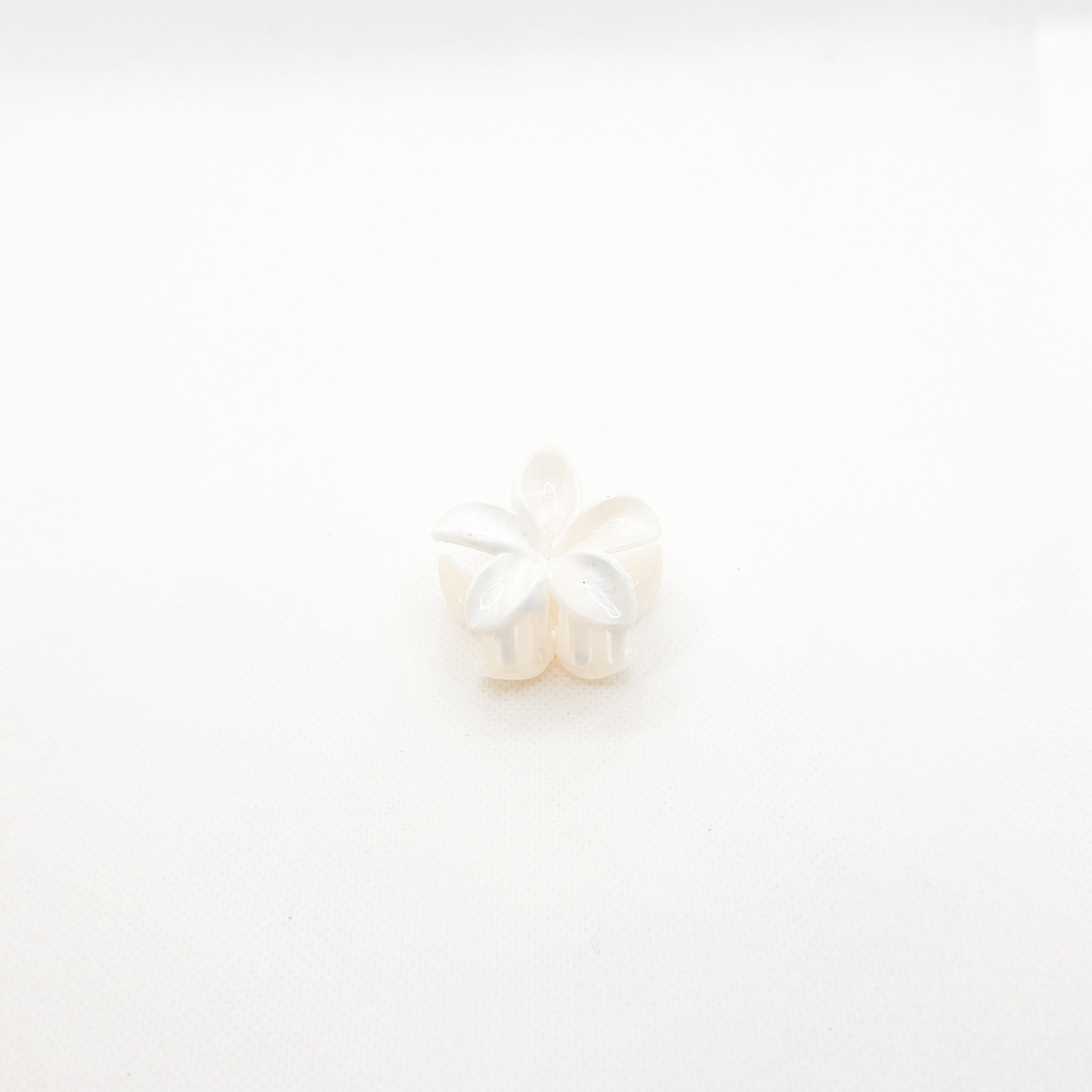 midi white plumeria hair clip