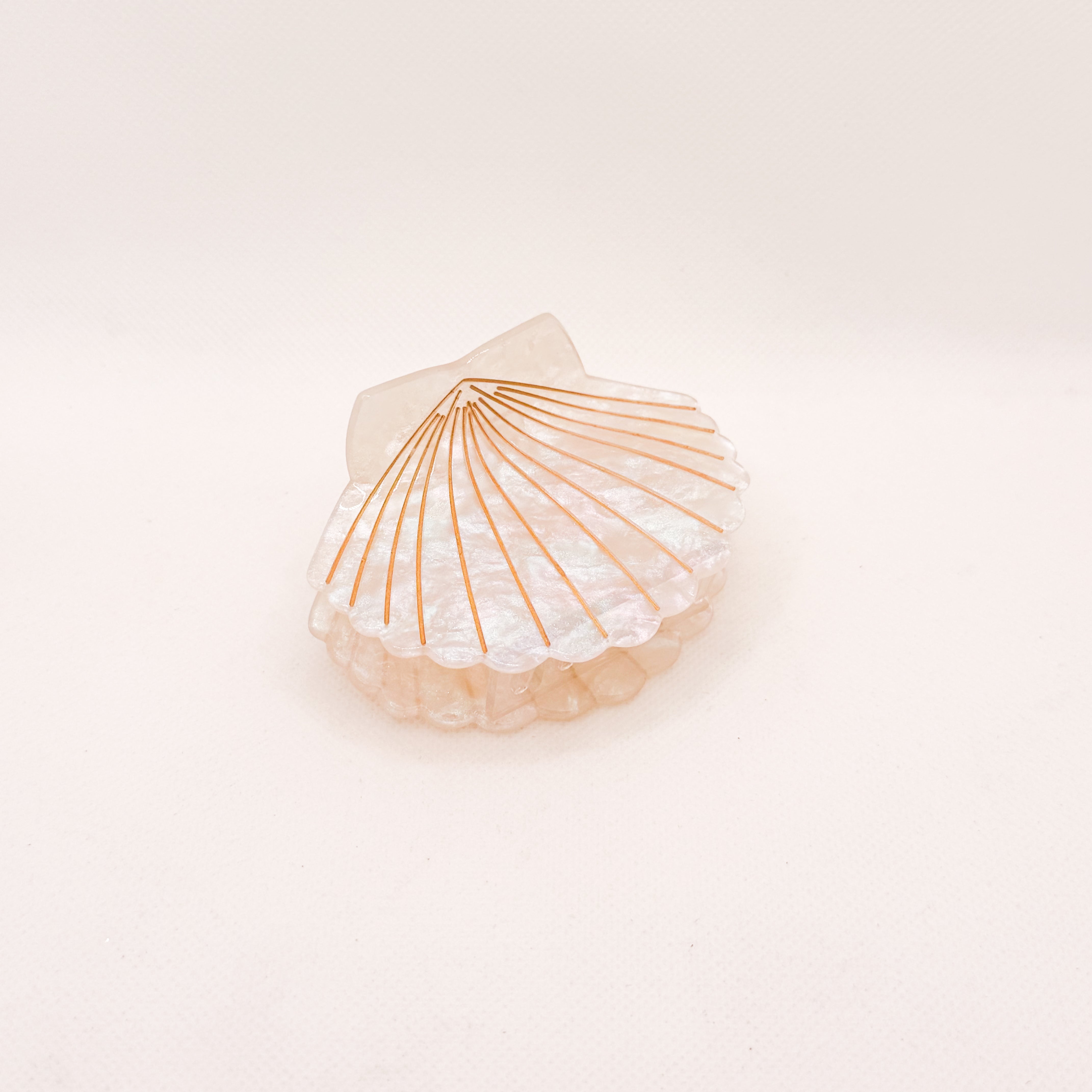 island pearl shell hair claw