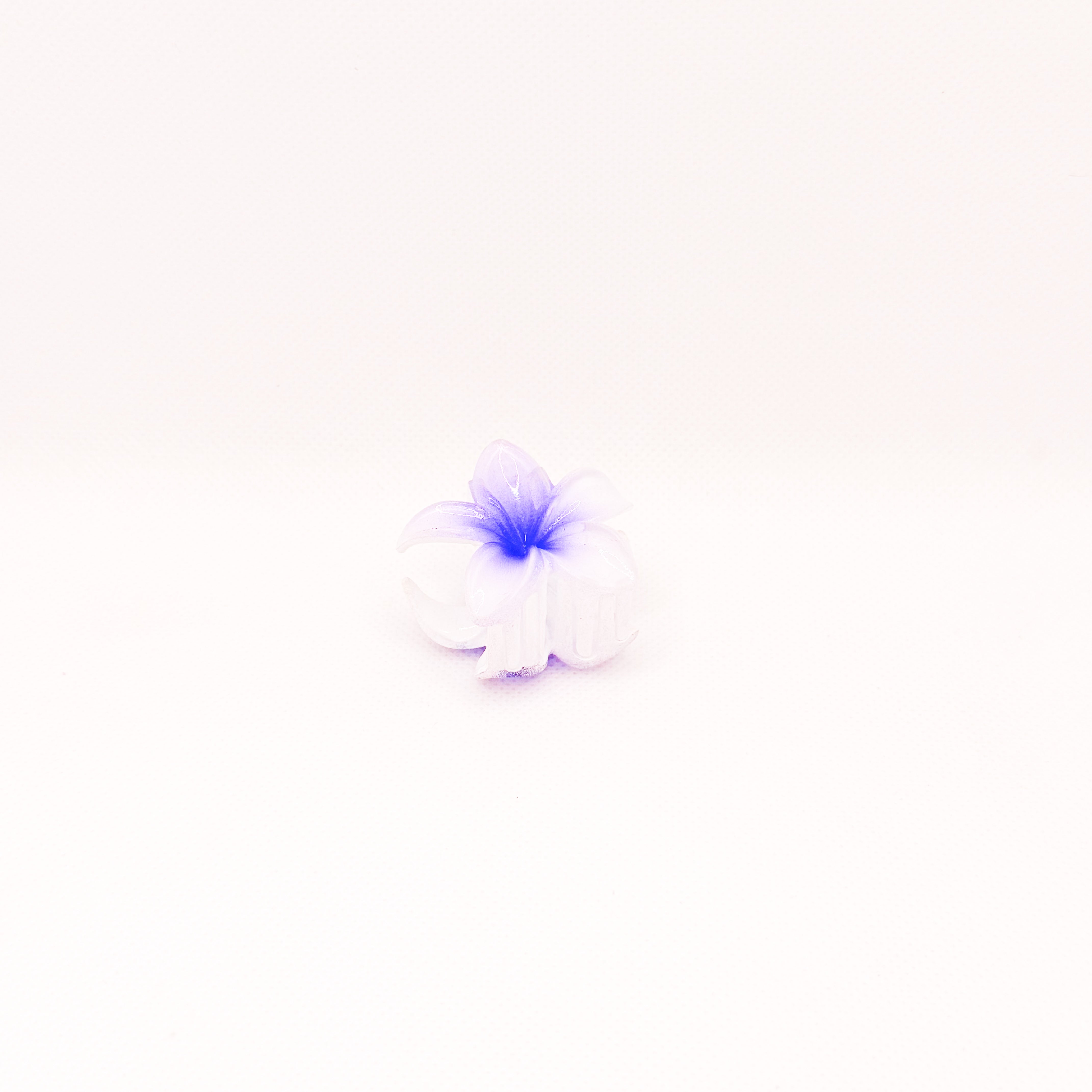 midi white & purple plumeria hair clip