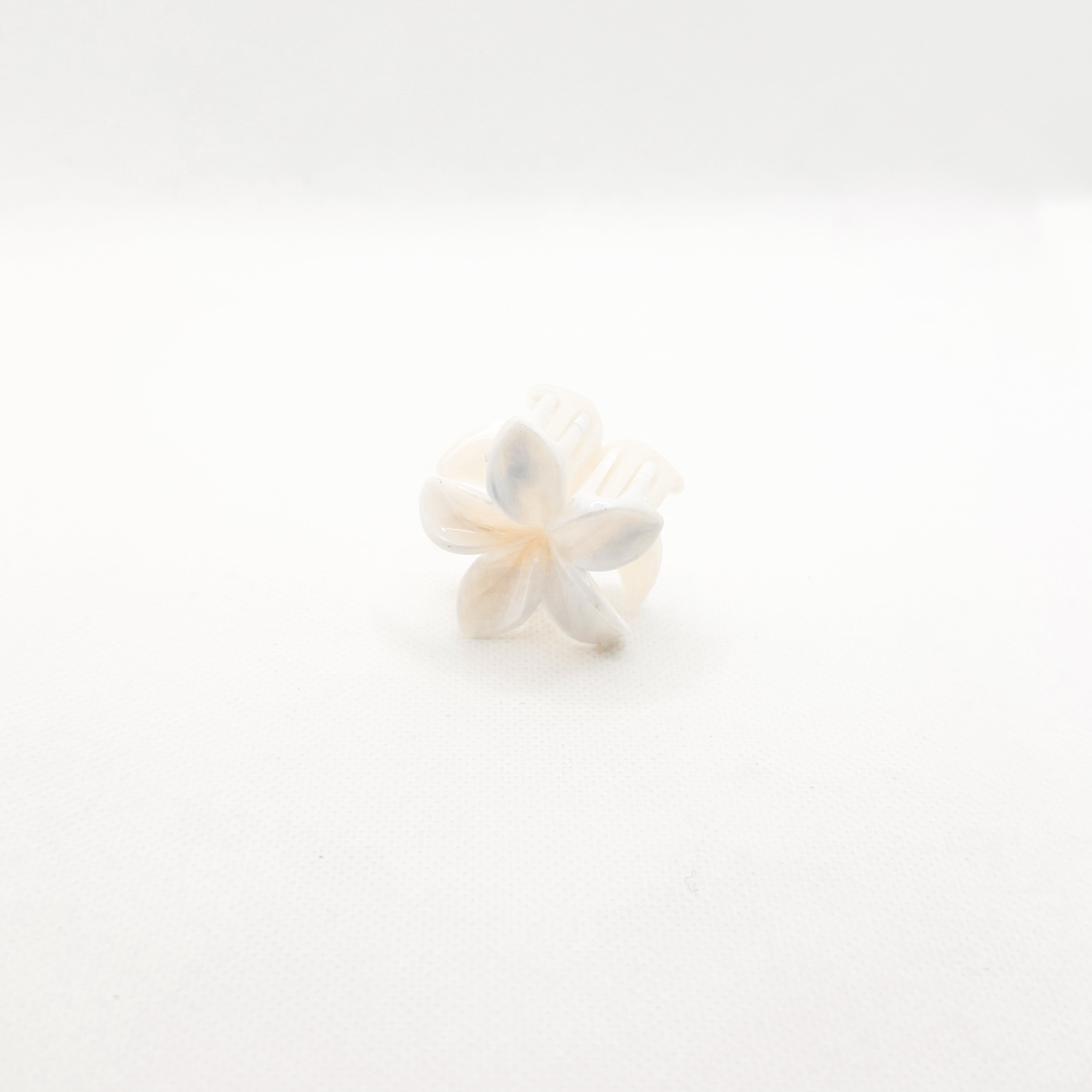 midi white plumeria hair clip