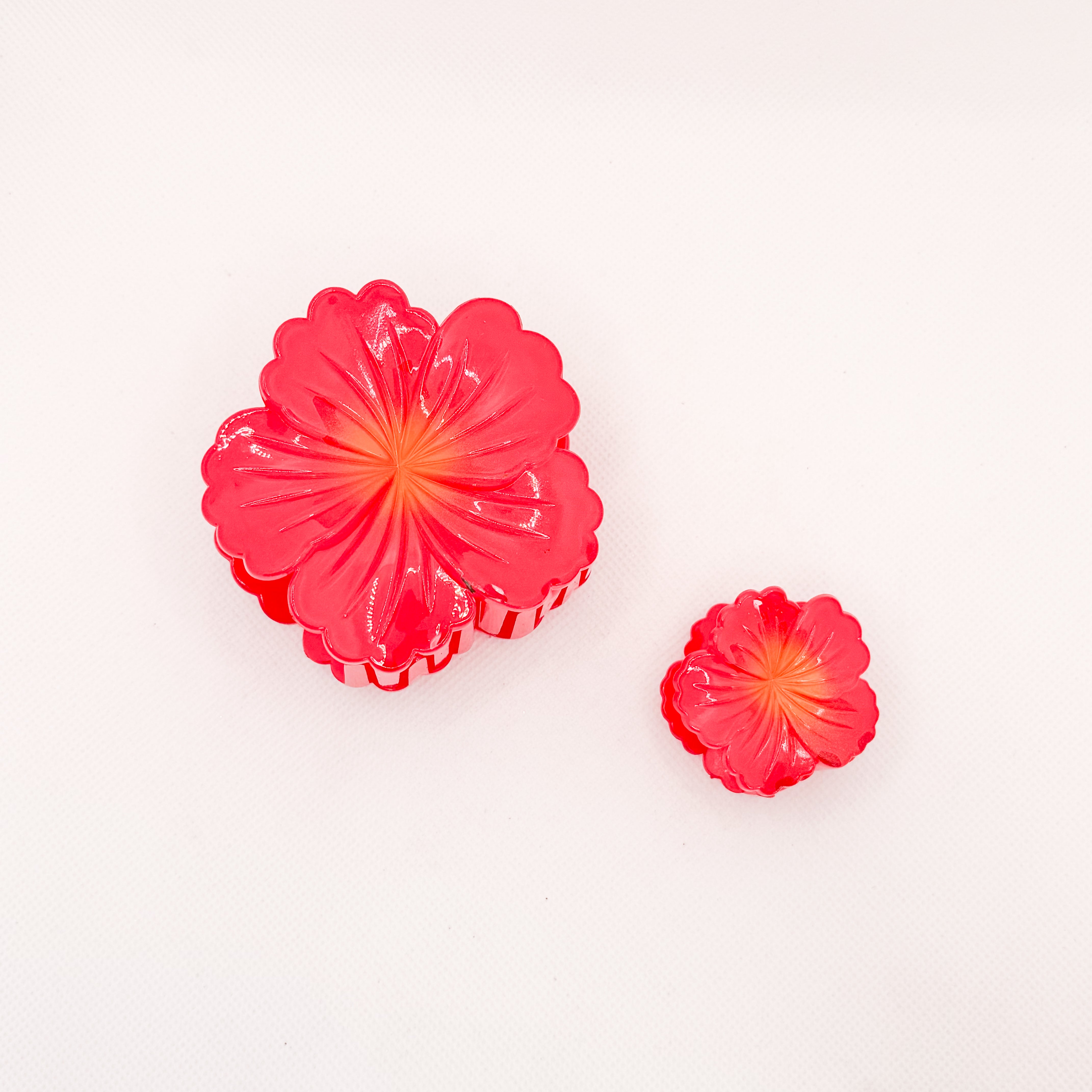 mini red hibiscus hair claw