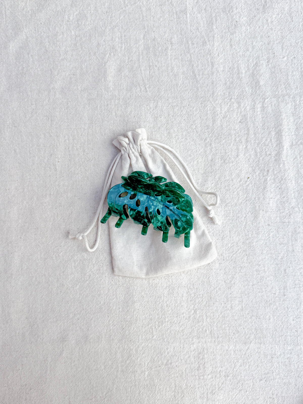 green monstera hair claw