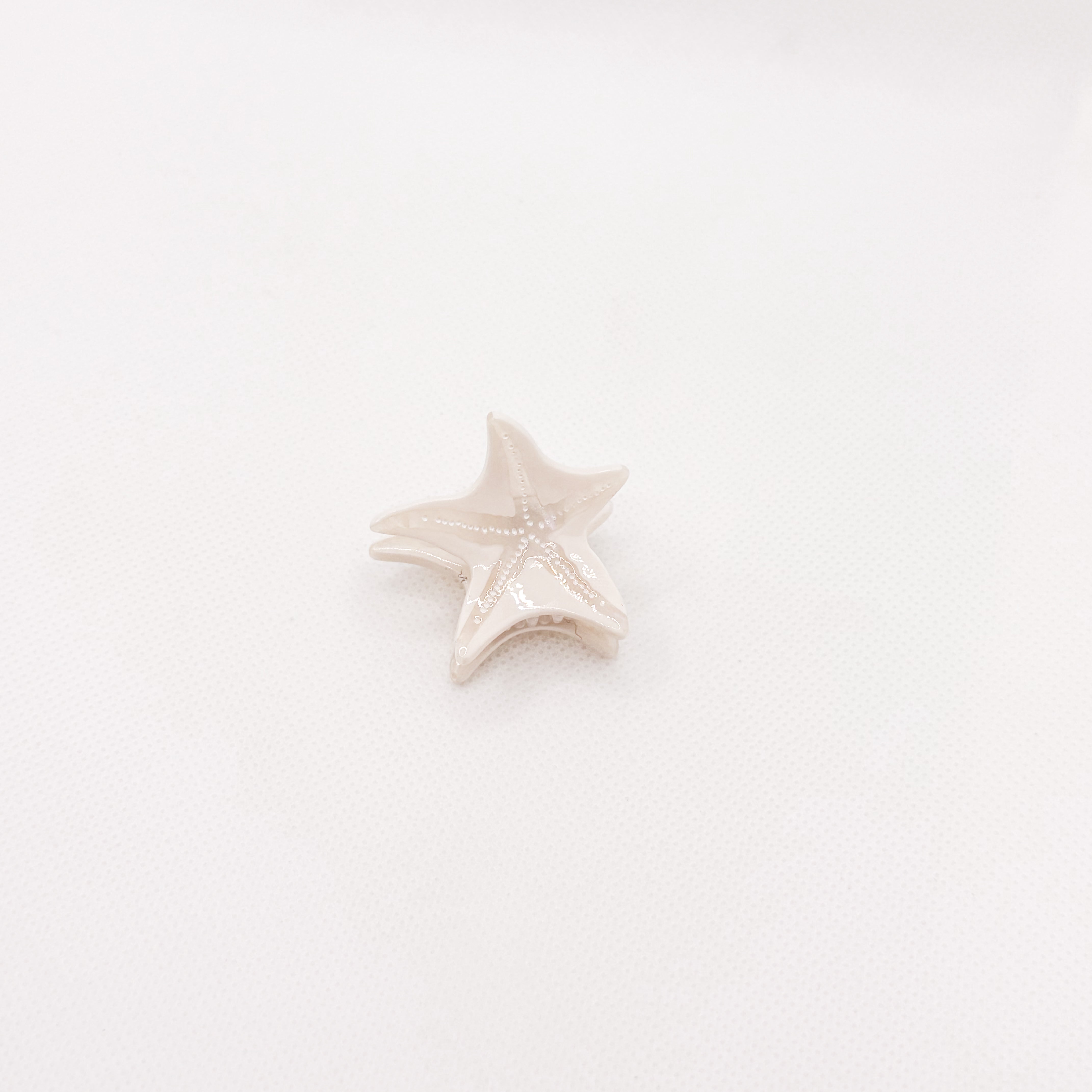 mini white starfish hair clip