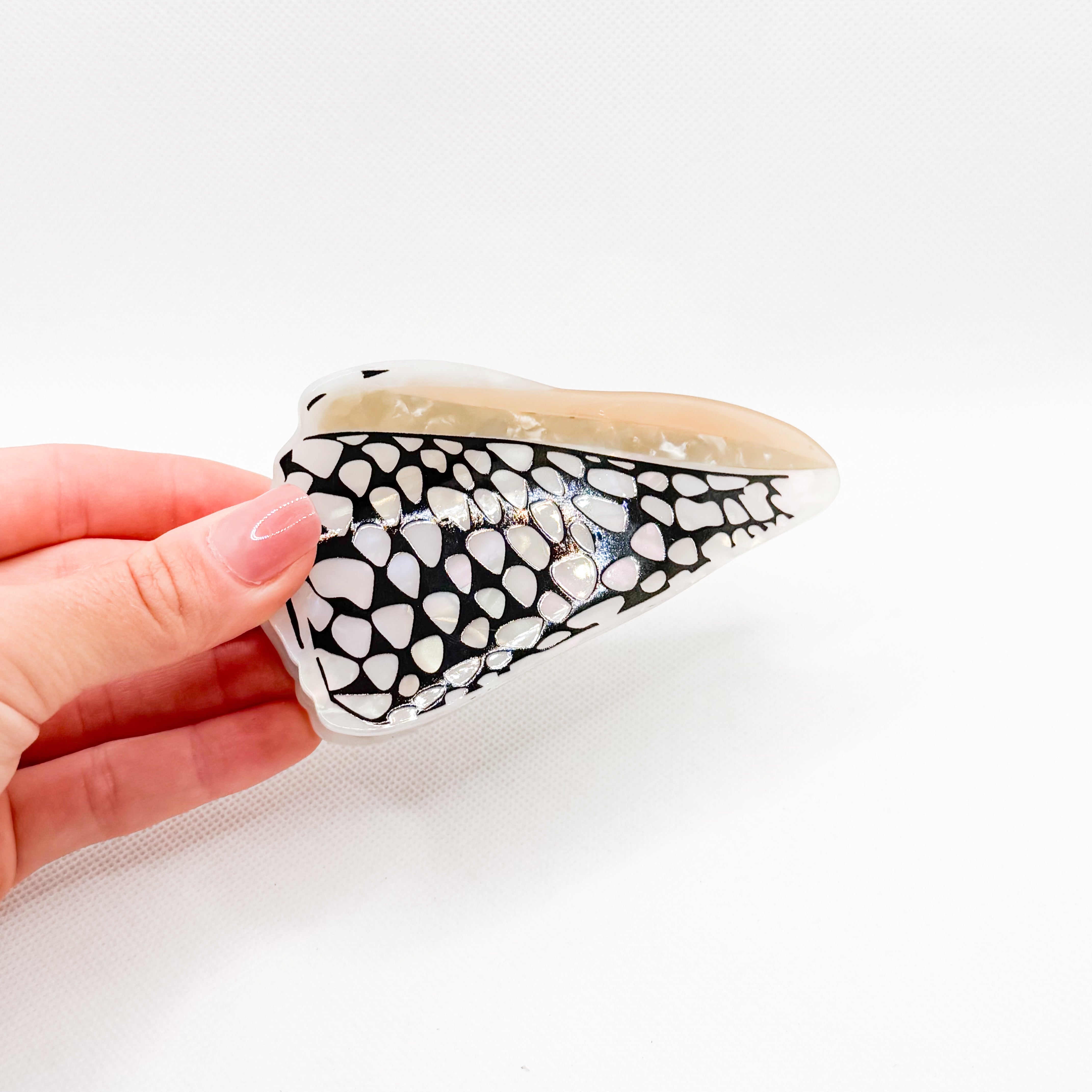 marble black cone shell hair claw