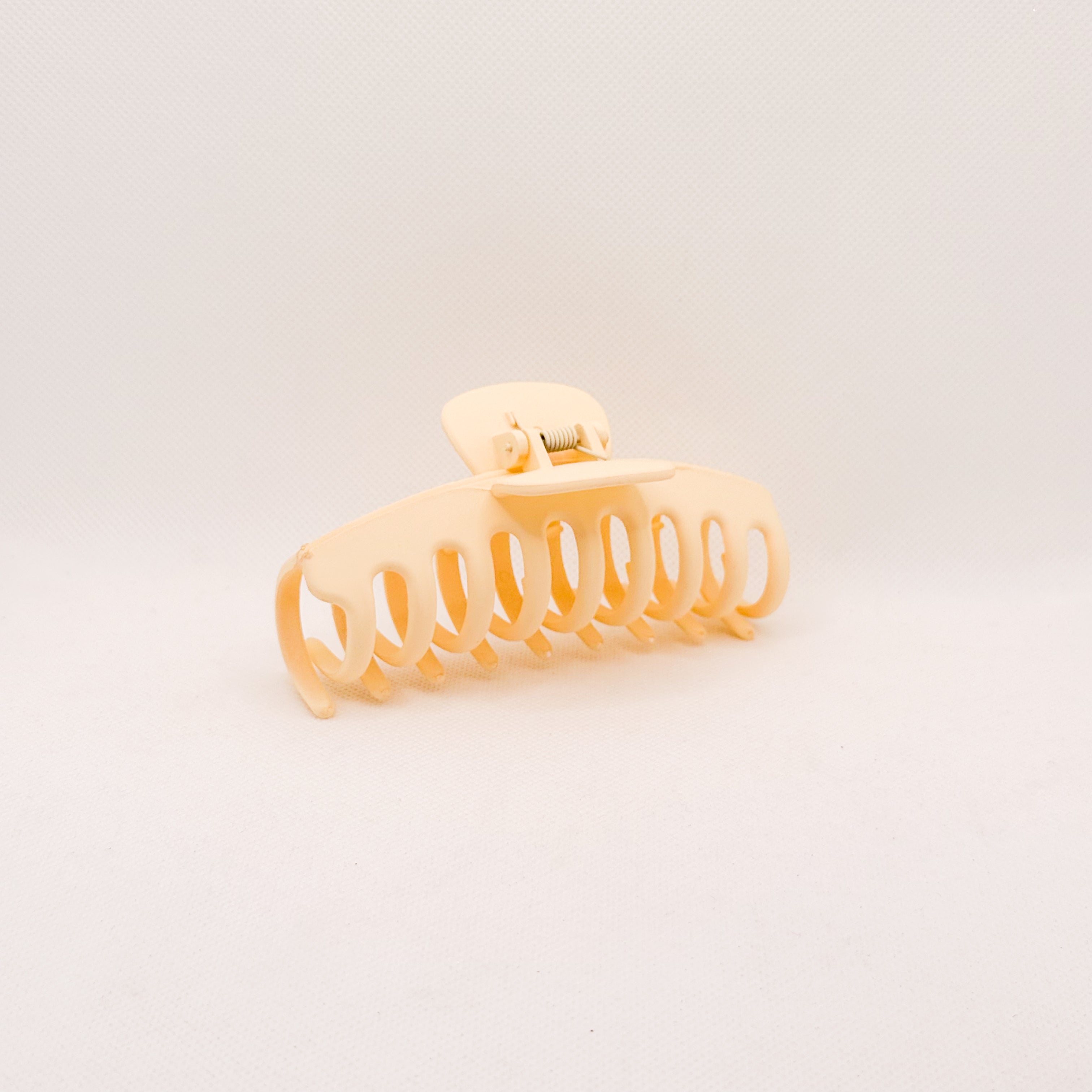 cream jumbo hair claw