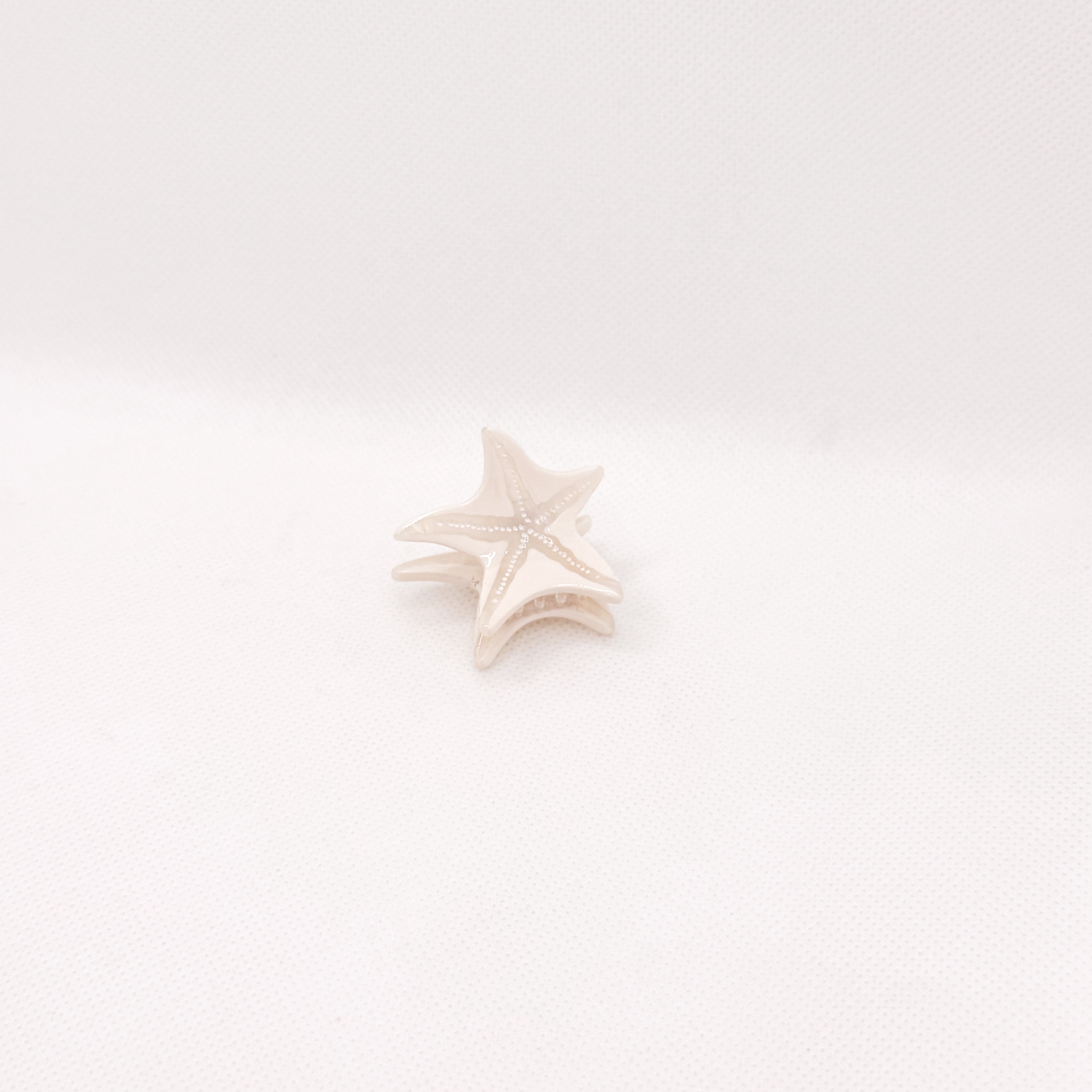 mini white starfish hair clip