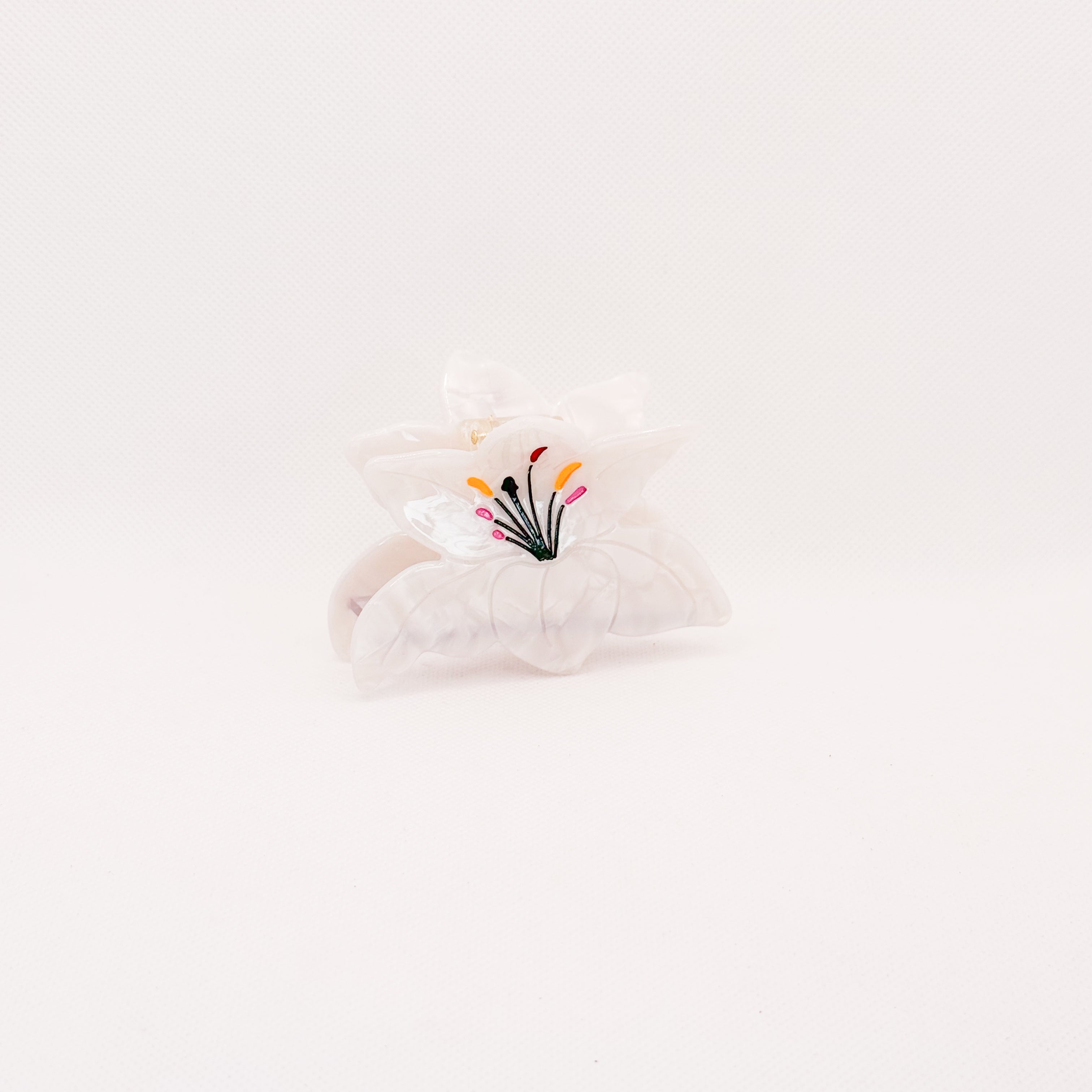 white lily hair claw