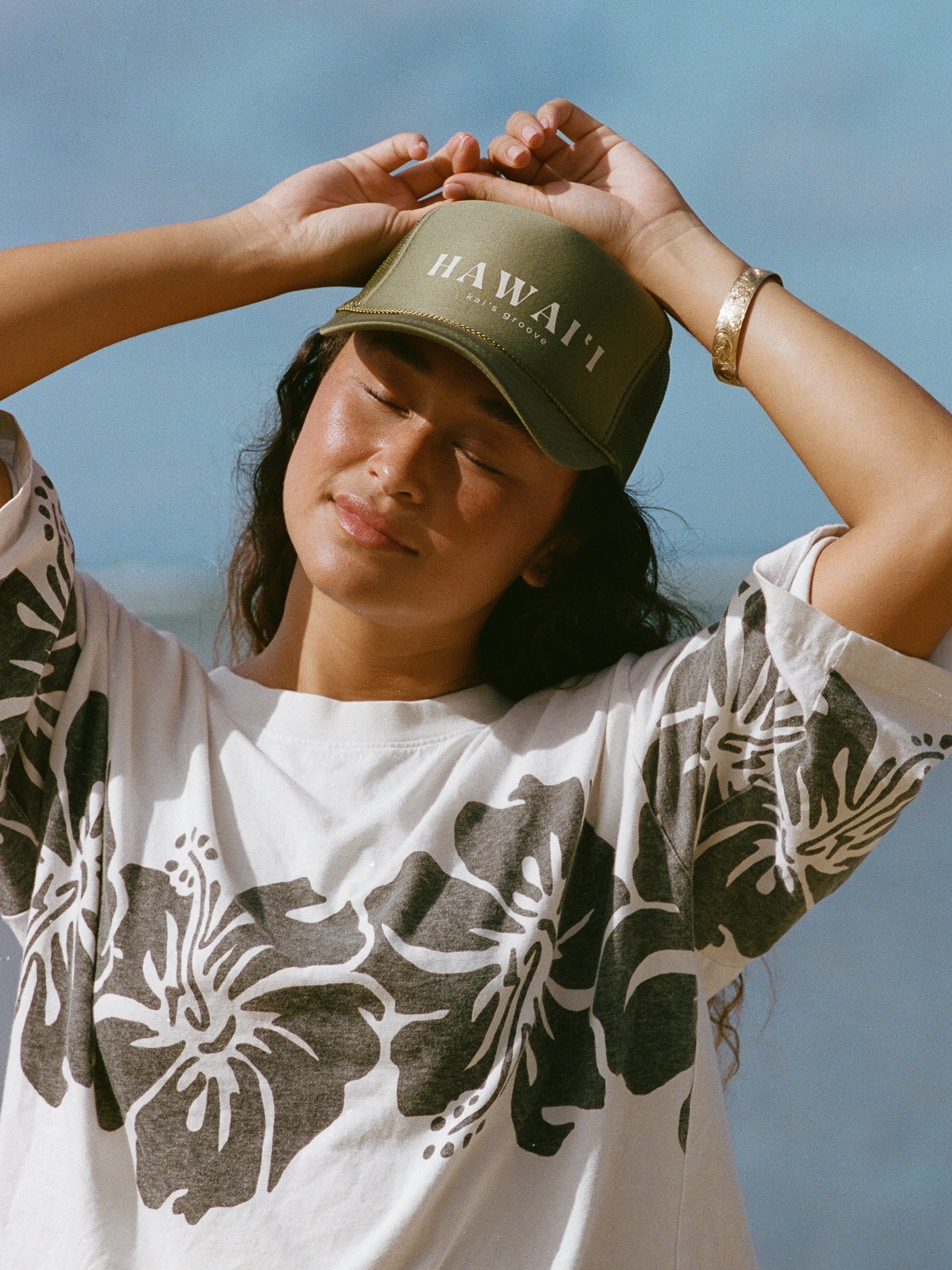 HAWAI’I green trucker hat