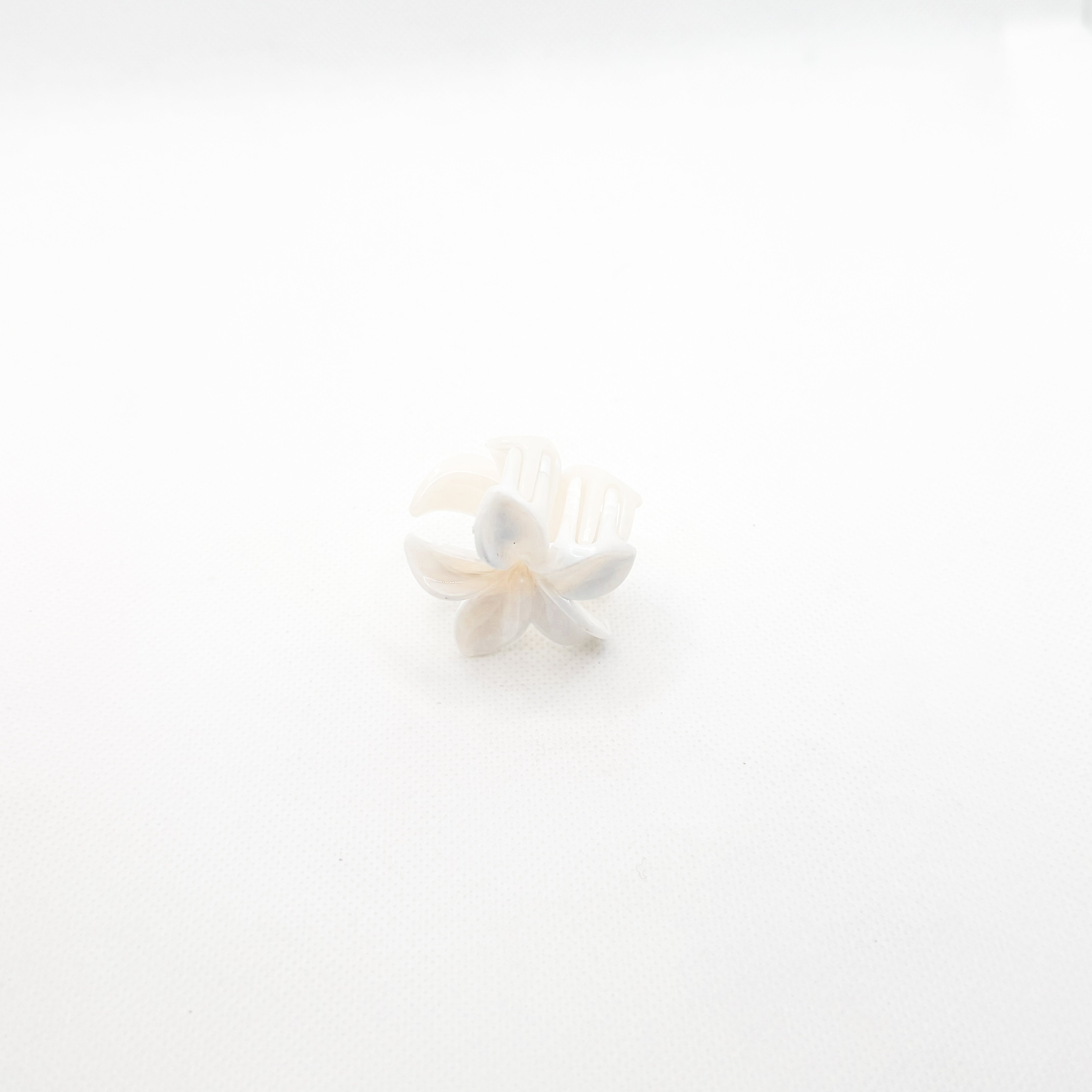midi white plumeria hair clip