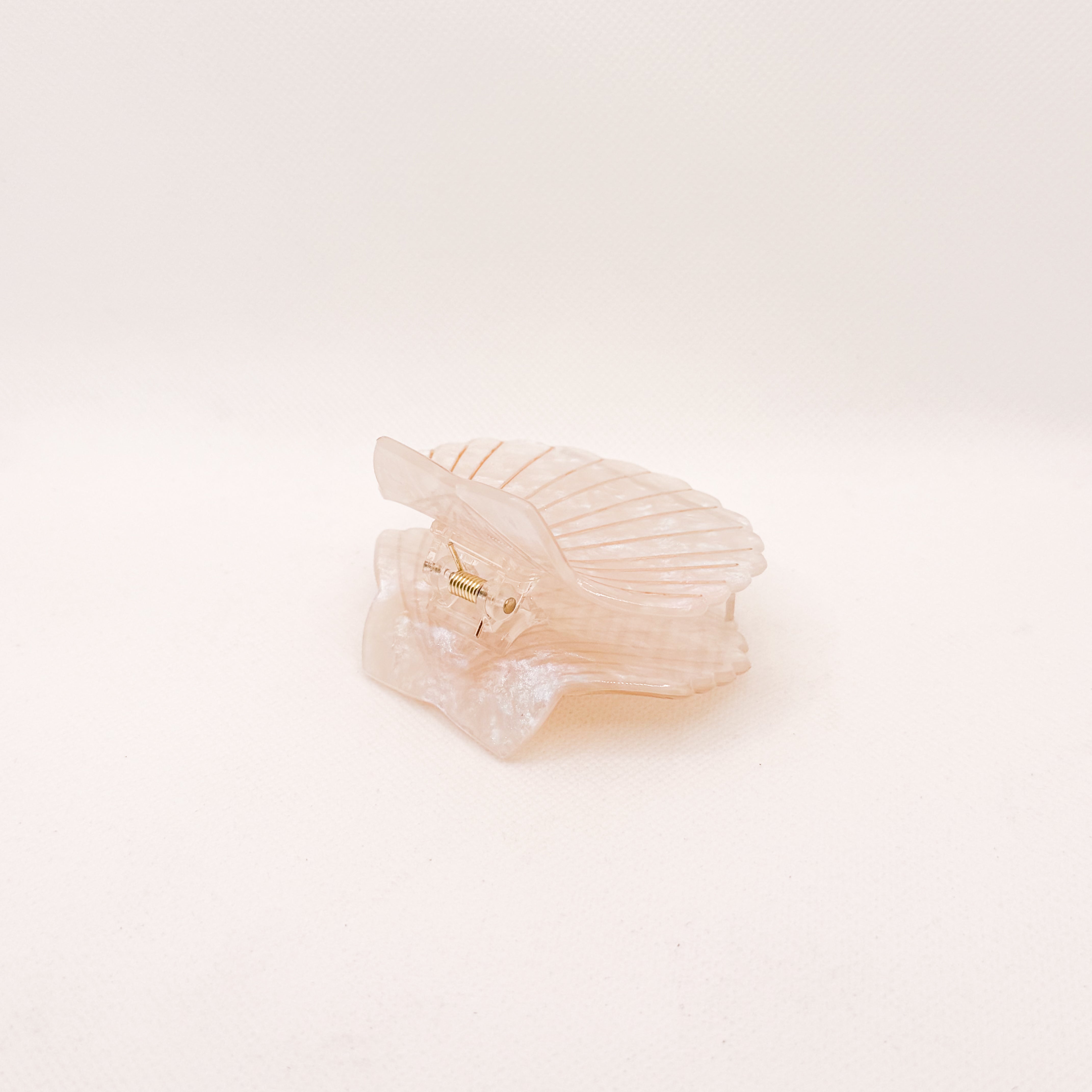 island pearl shell hair claw