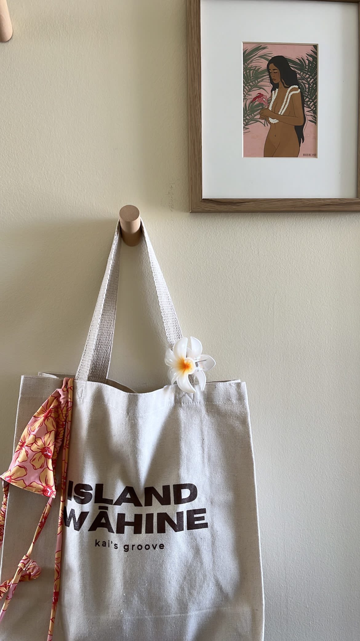 ISLAND WĀHINE (brown) tote bag