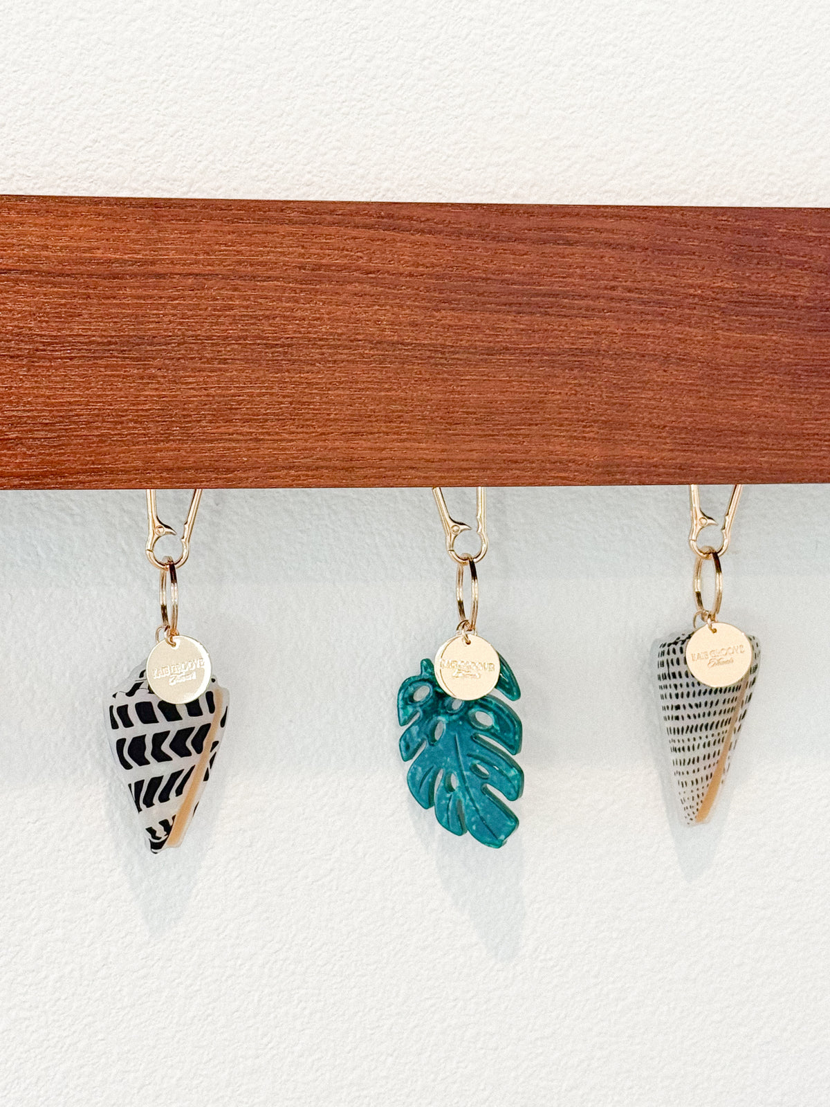 monstera keychain
