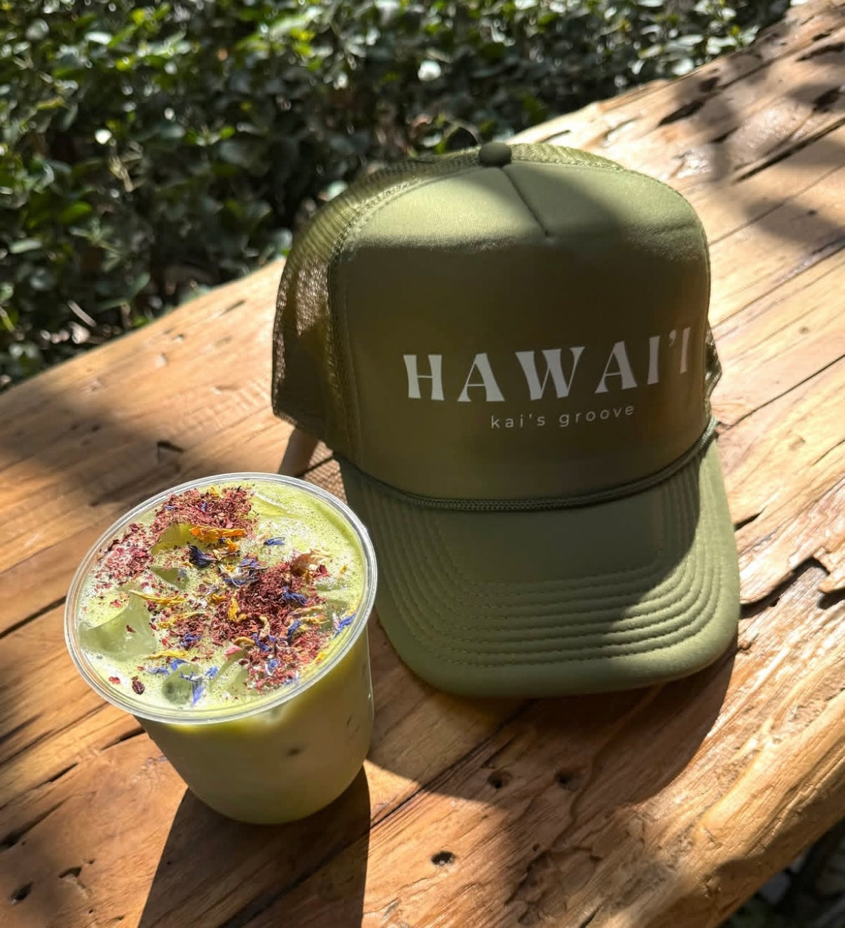 HAWAI’I green trucker hat