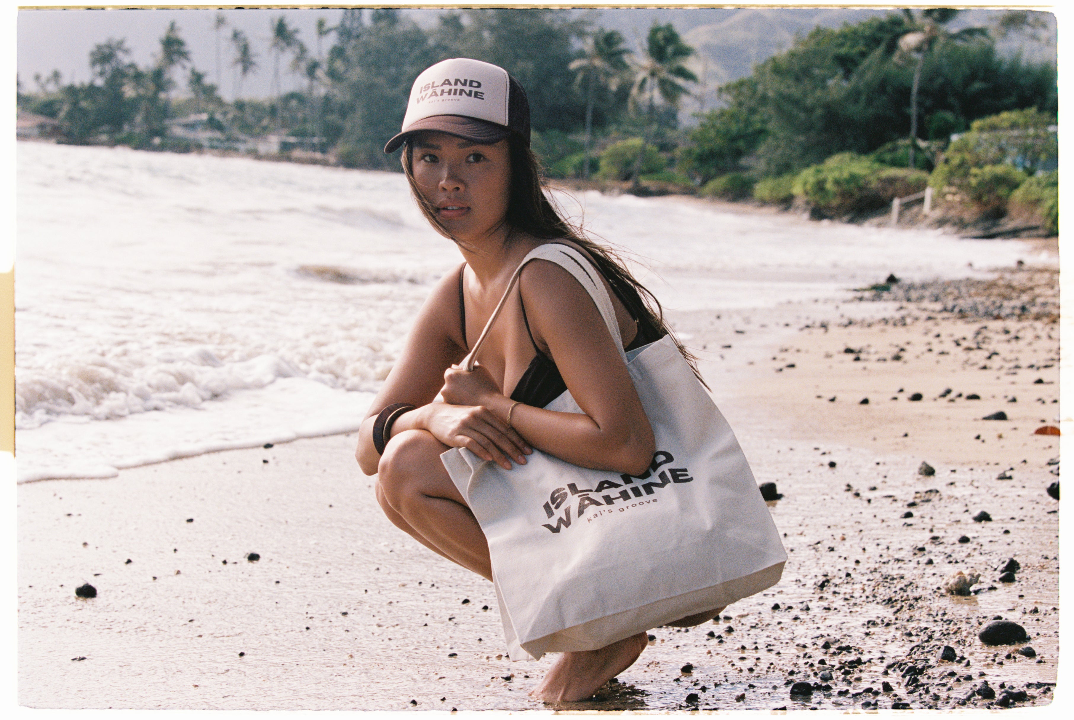 ISLAND WĀHINE brown/khaki trucker hat